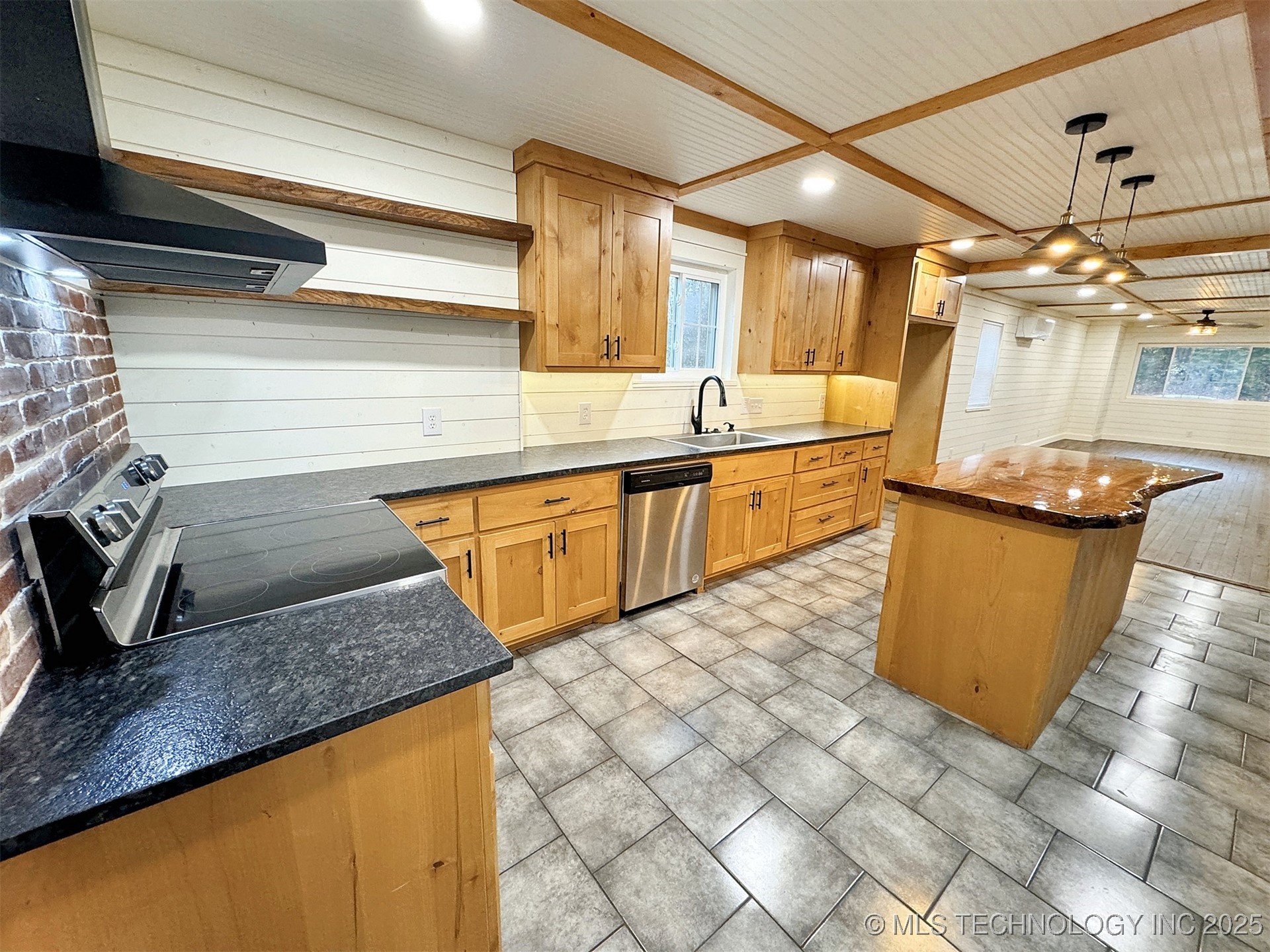 1420 W Broadway Street Property Photo 24