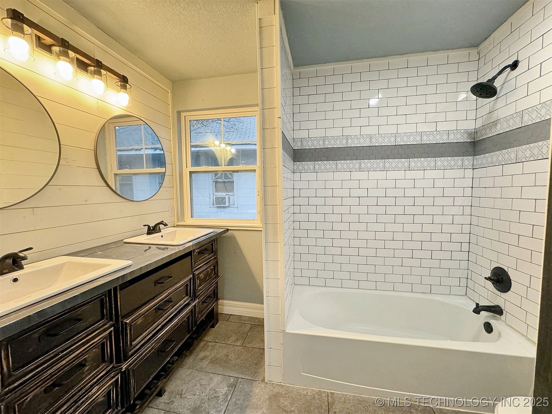 1420 W Broadway Street Property Photo 56