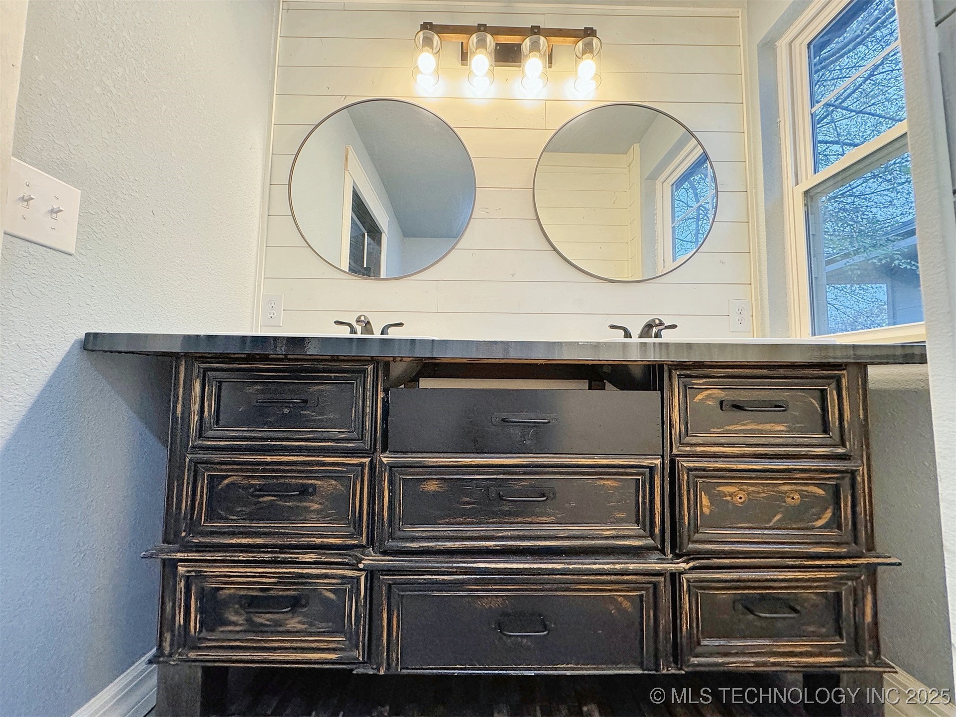 1420 W Broadway Street Property Photo 59