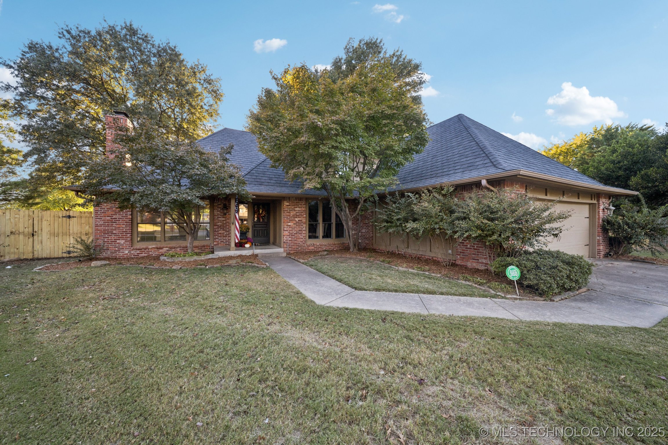 11016 S Urbana Avenue Property Photo 3