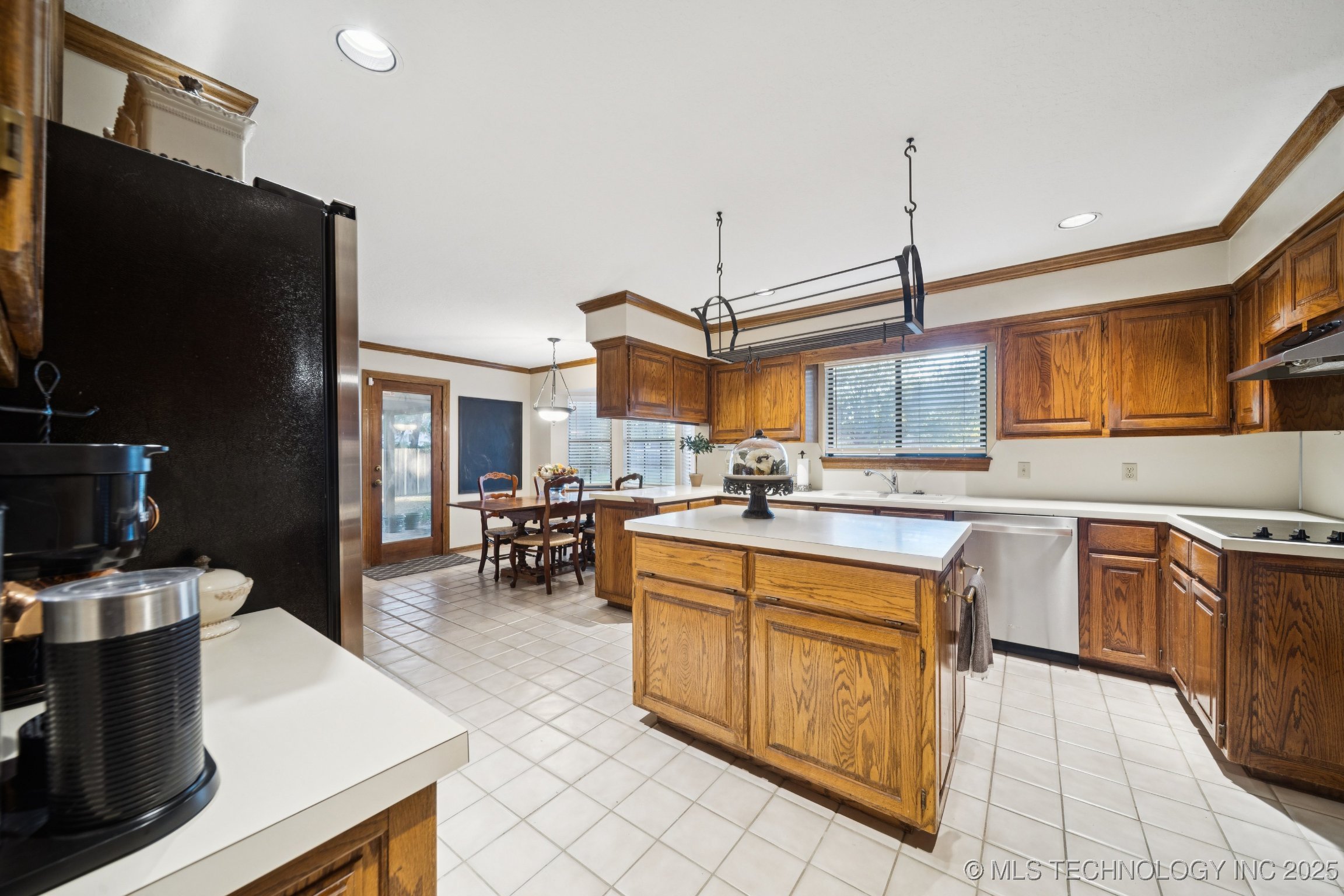 11016 S Urbana Avenue Property Photo 23