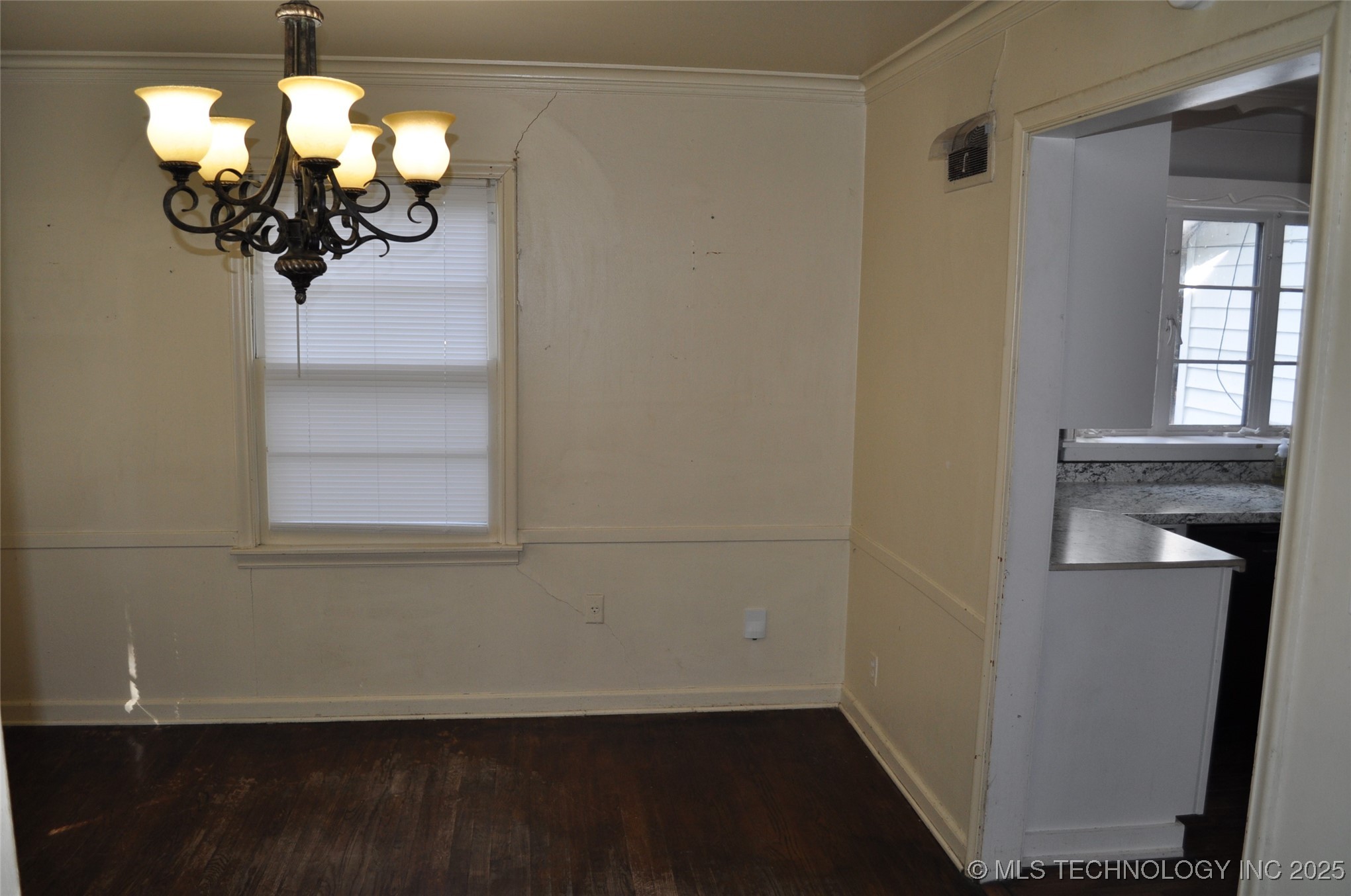 4013 E 27th Street Property Photo 8