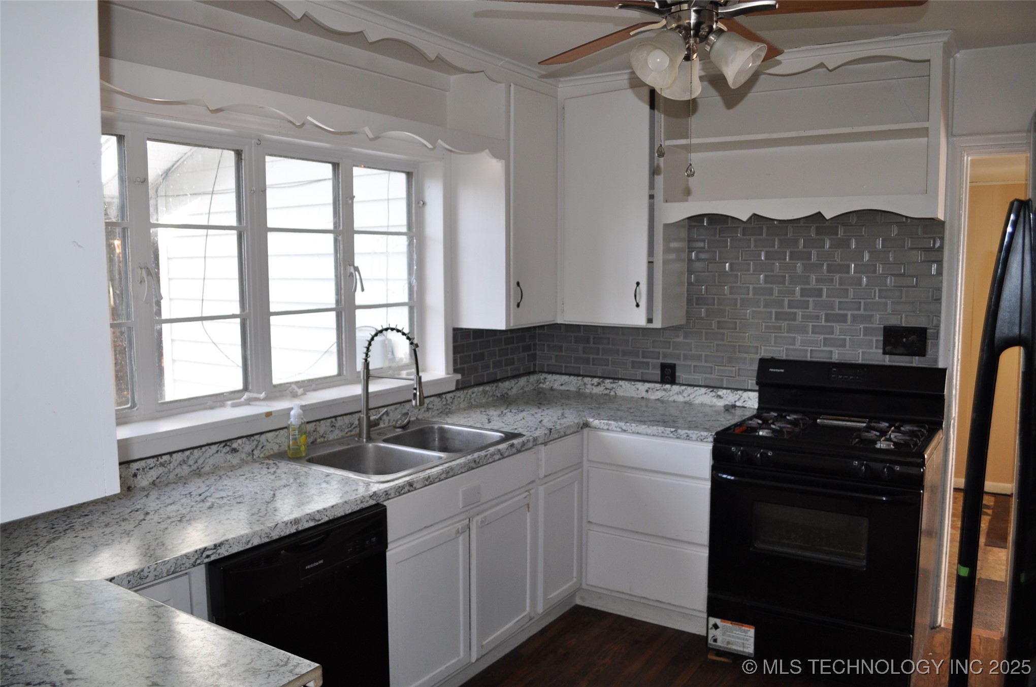 4013 E 27th Street Property Photo 9