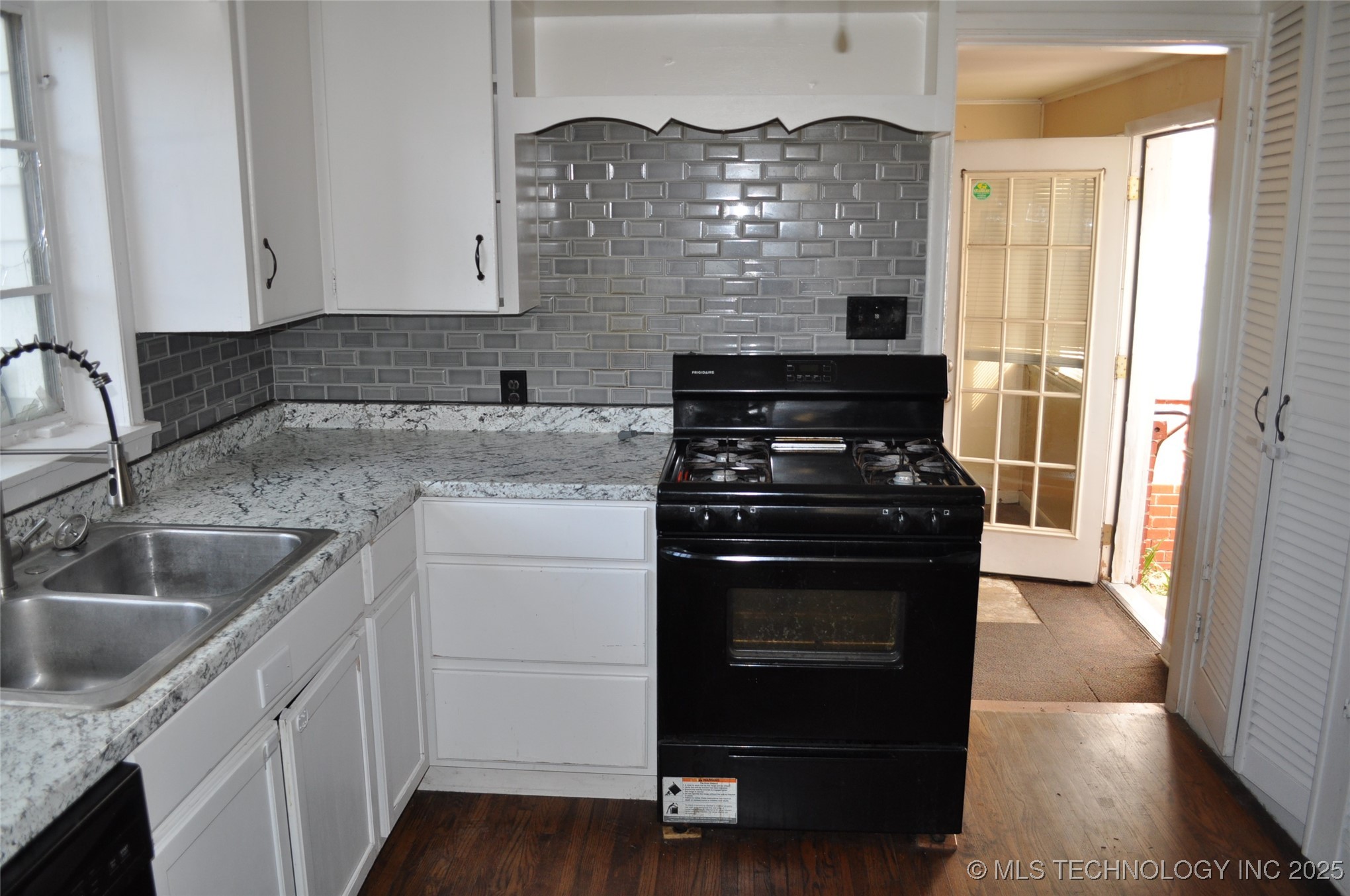 4013 E 27th Street Property Photo 11