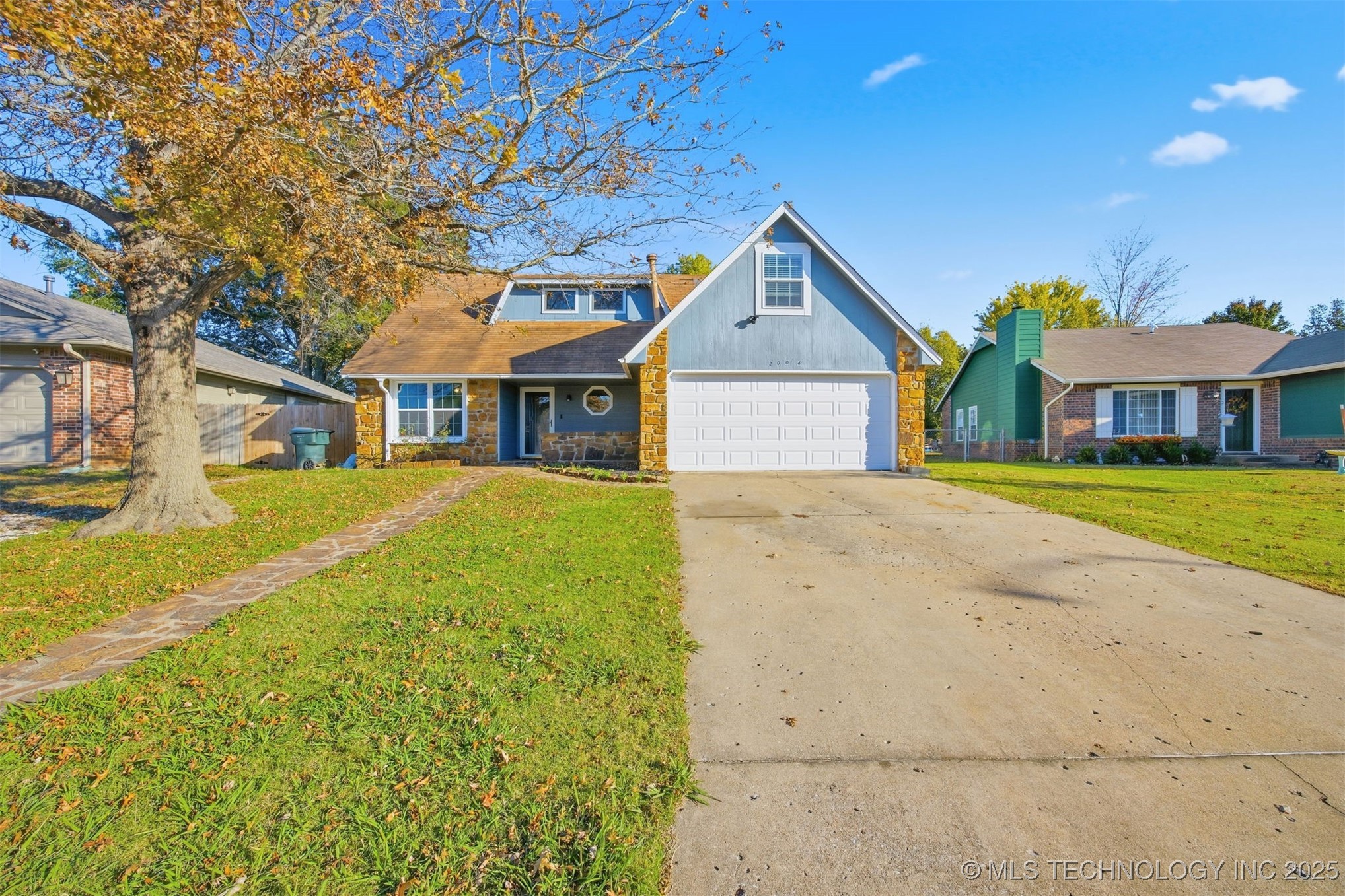 2004 S Missouri Avenue Property Photo 2