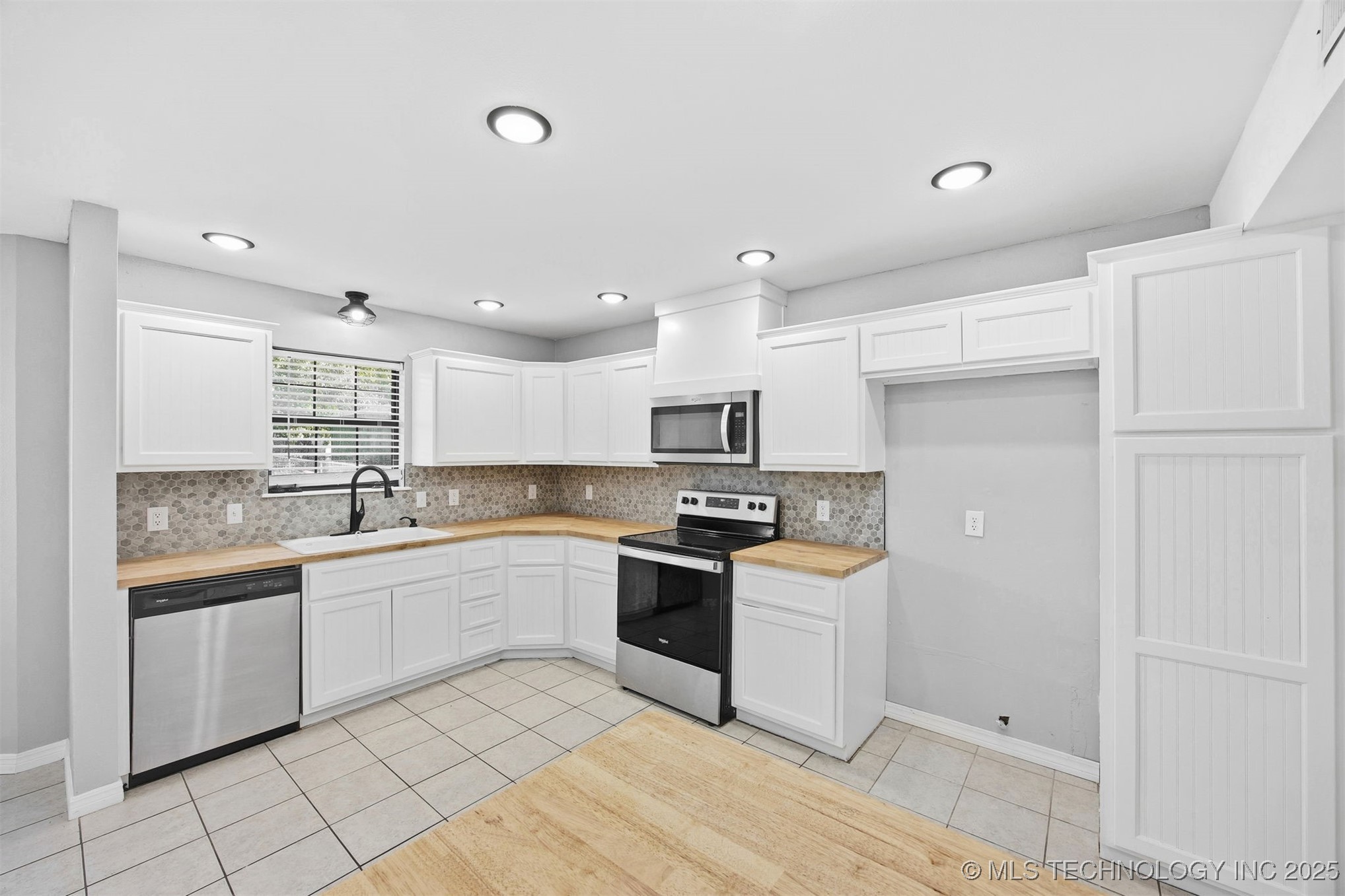 2004 S Missouri Avenue Property Photo 16