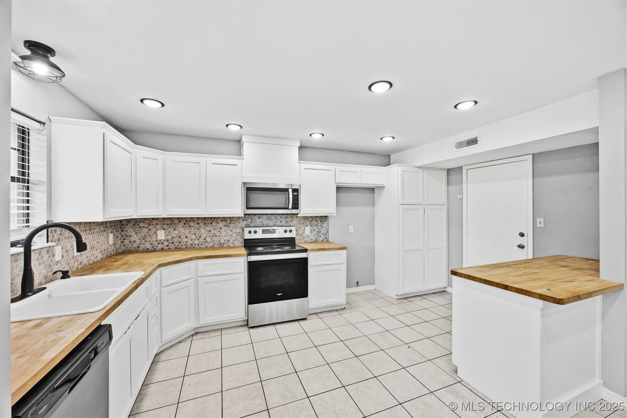 2004 S Missouri Avenue Property Photo 17