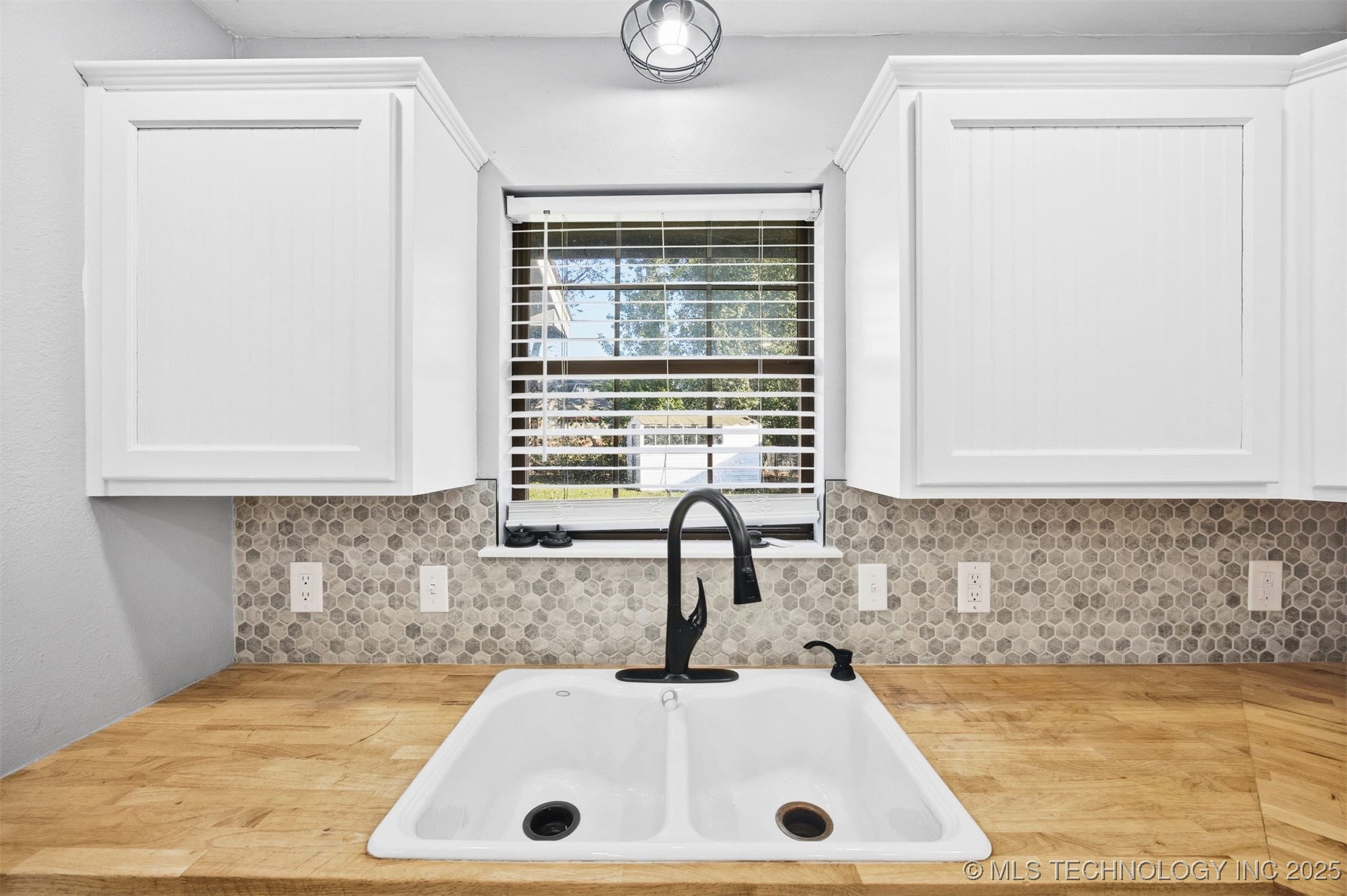 2004 S Missouri Avenue Property Photo 18