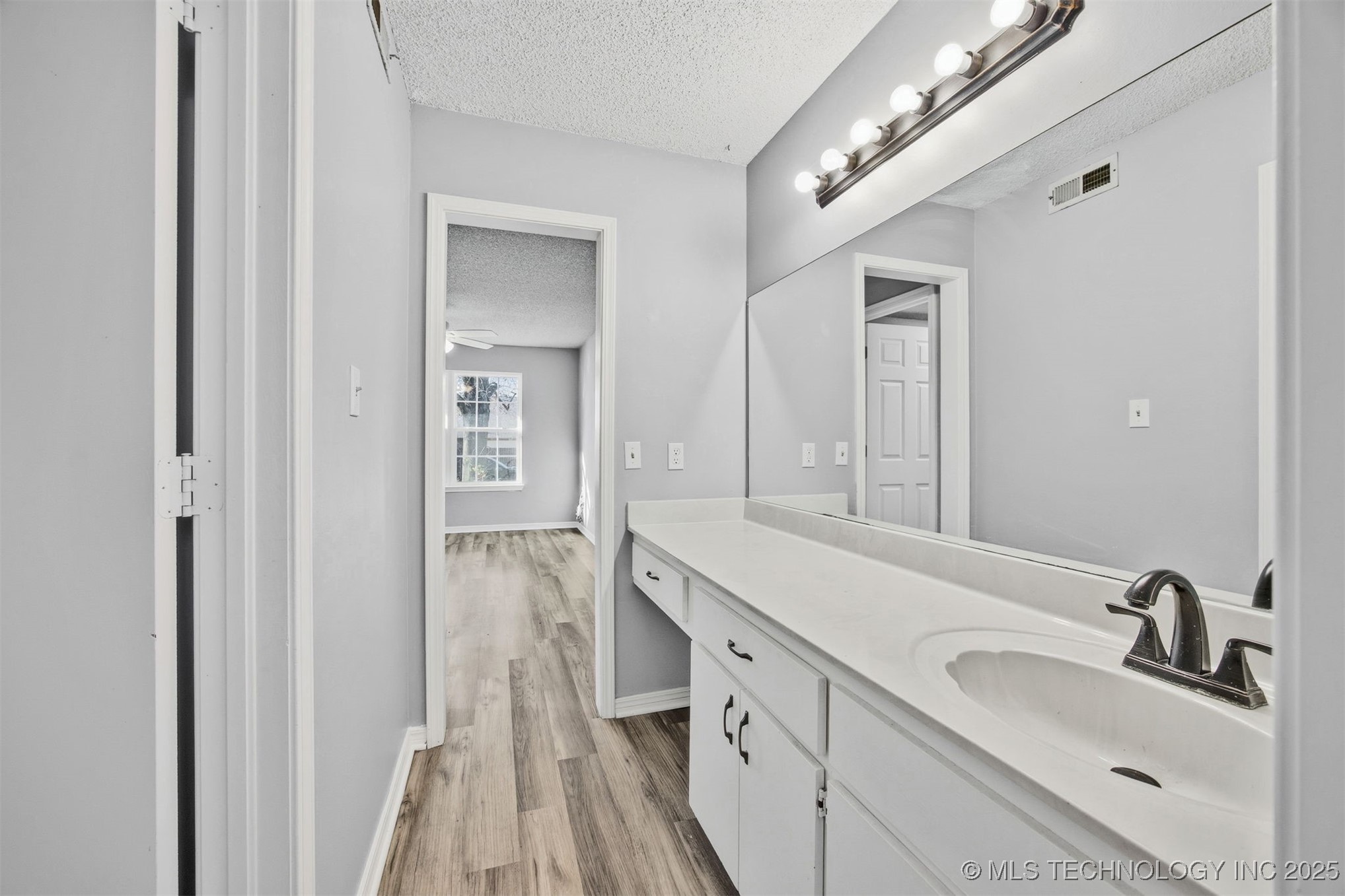 2004 S Missouri Avenue Property Photo 33