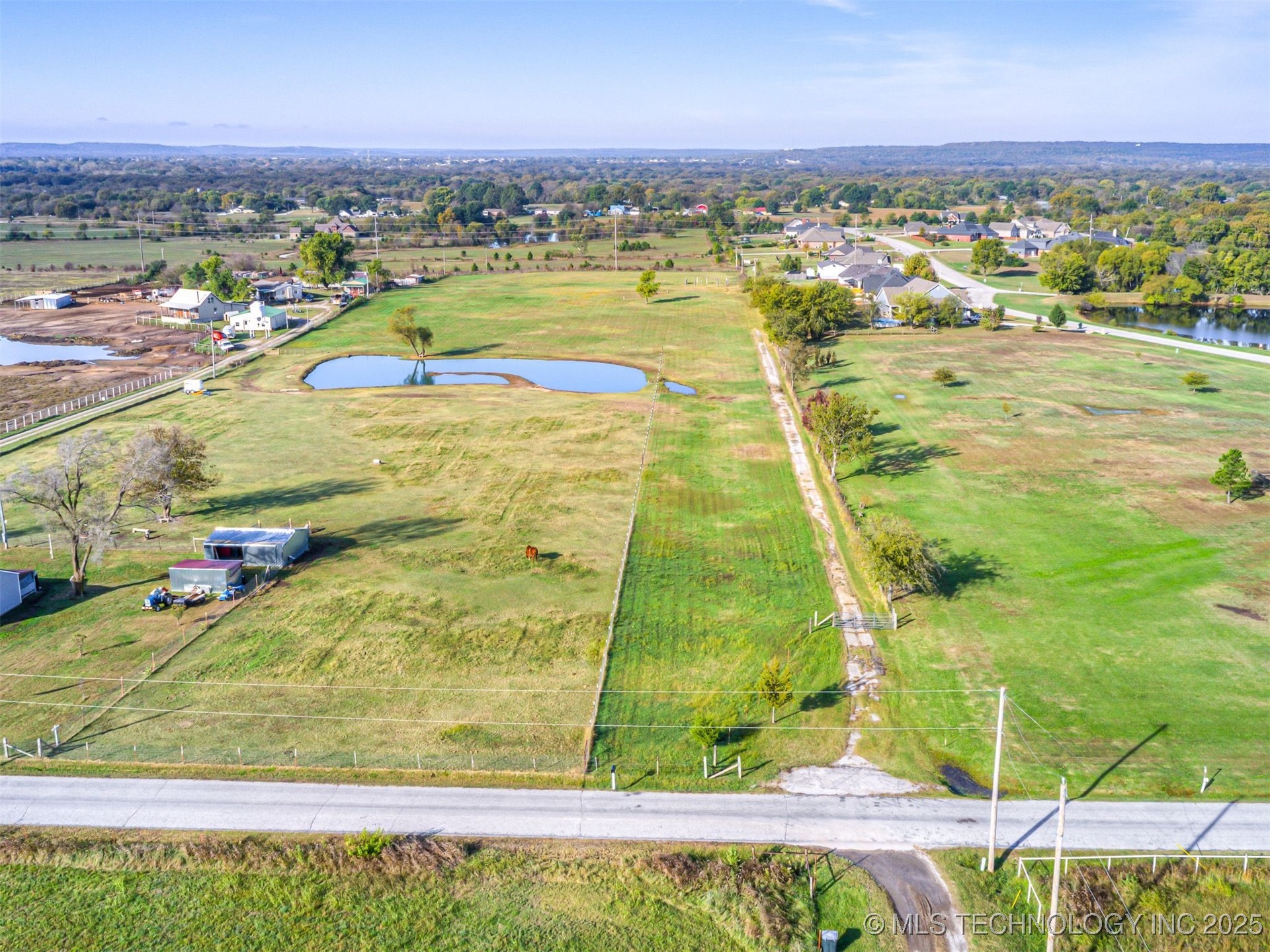 15356 N Lewis Avenue Property Photo 4
