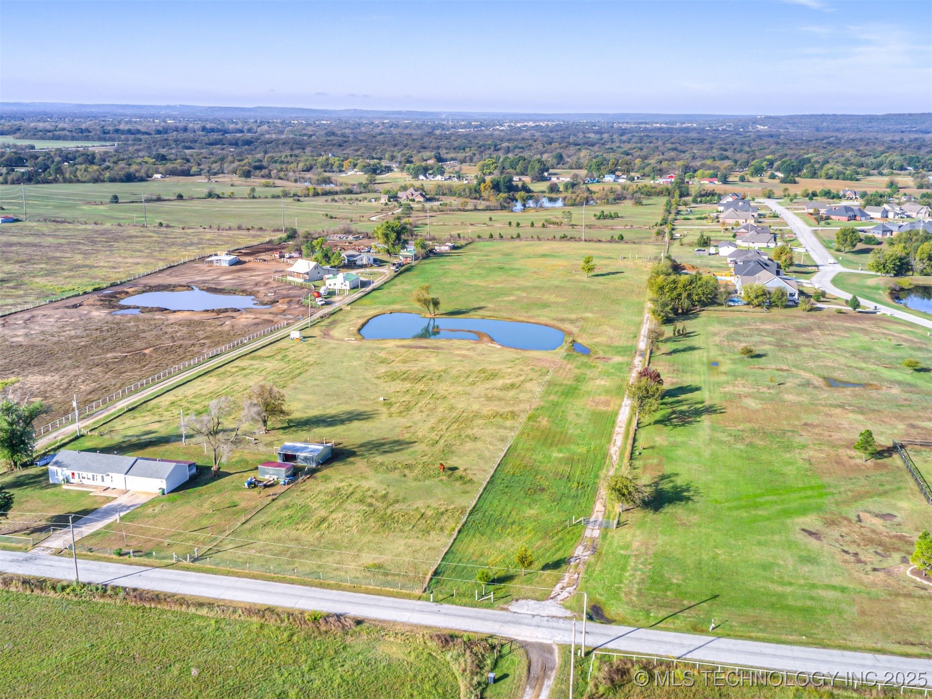 15356 N Lewis Avenue Property Photo 5