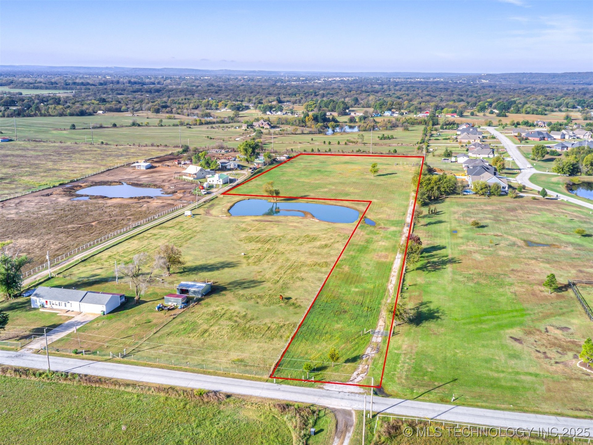 15356 N Lewis Avenue Property Photo 6