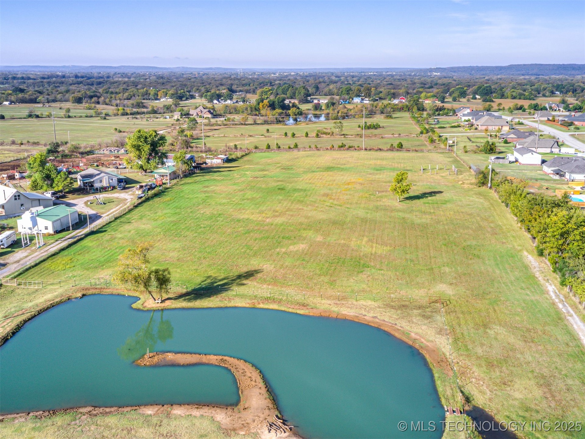 15356 N Lewis Avenue Property Photo 7
