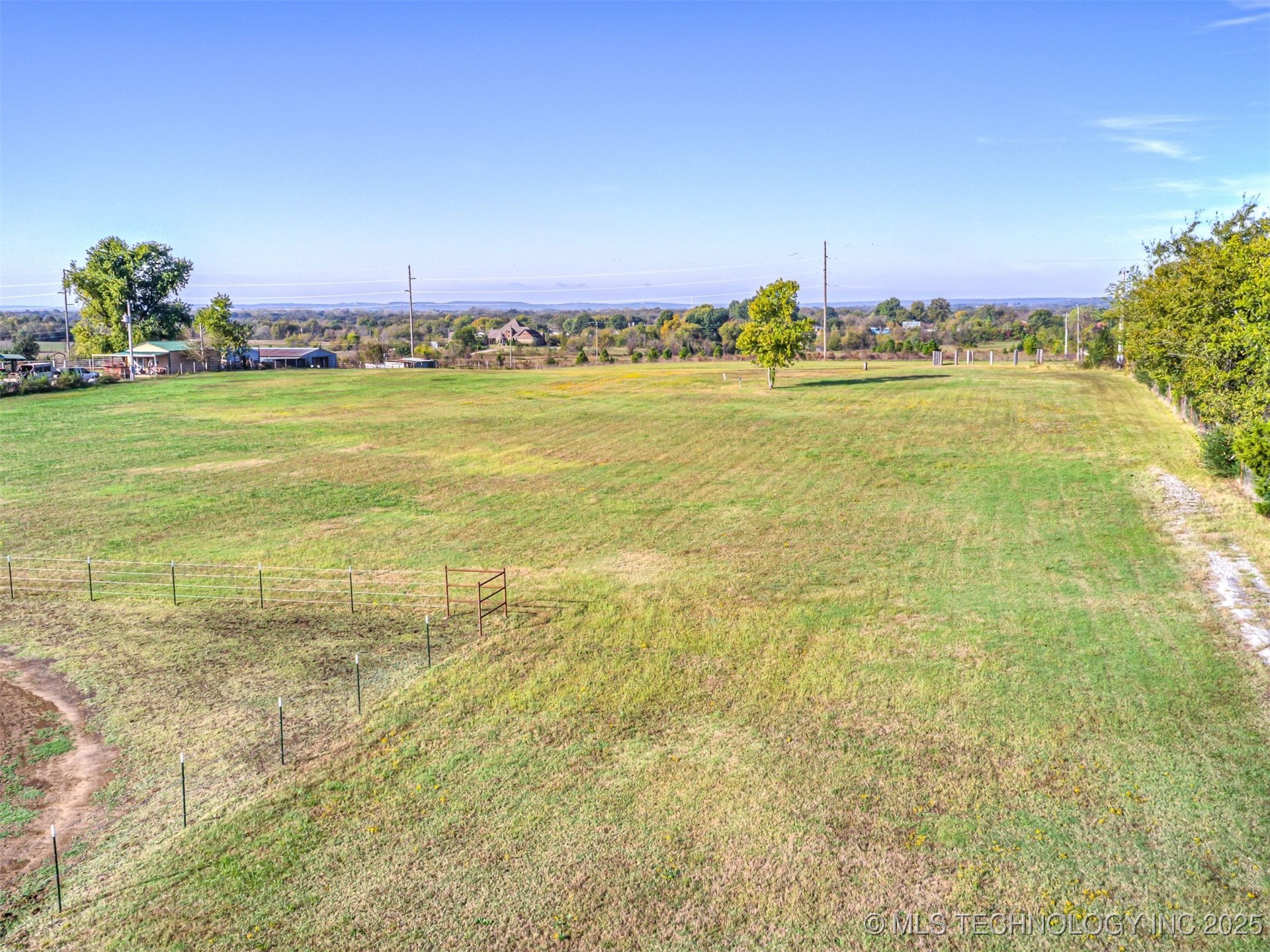 15356 N Lewis Avenue Property Photo 8