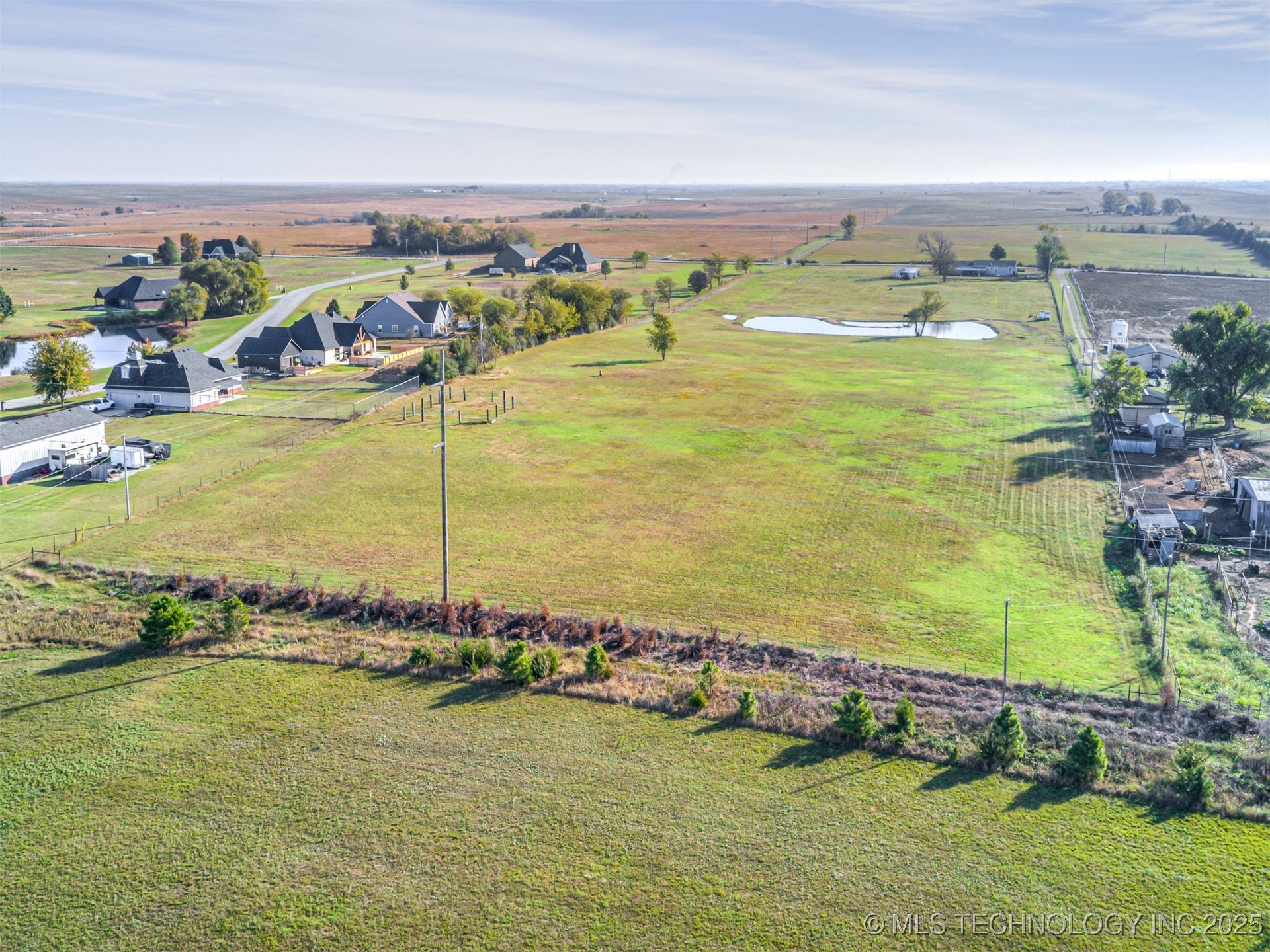 15356 N Lewis Avenue Property Photo 9