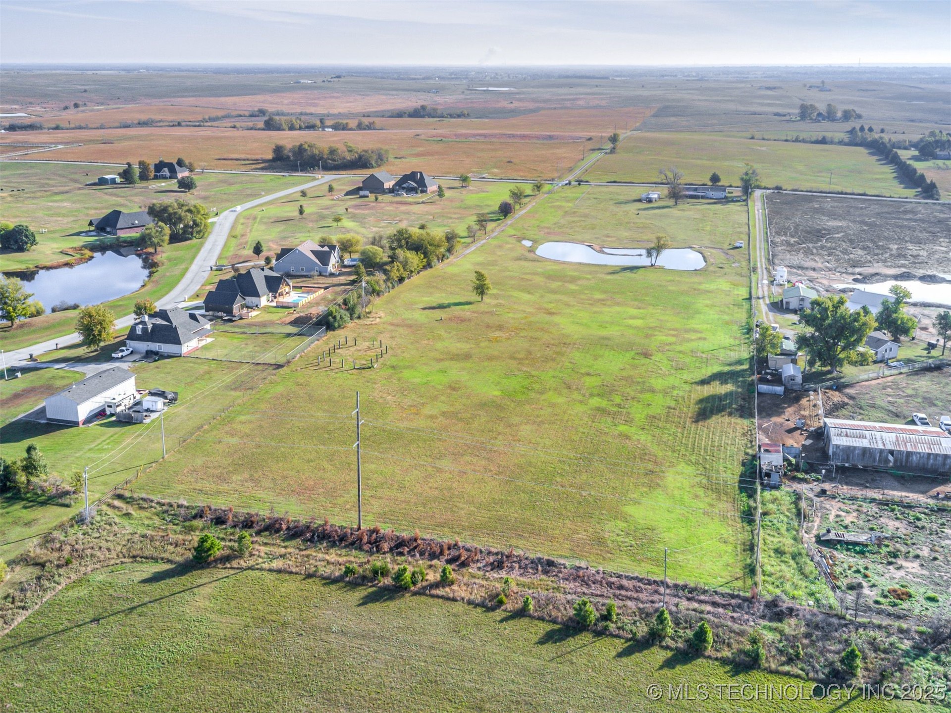 15356 N Lewis Avenue Property Photo 10