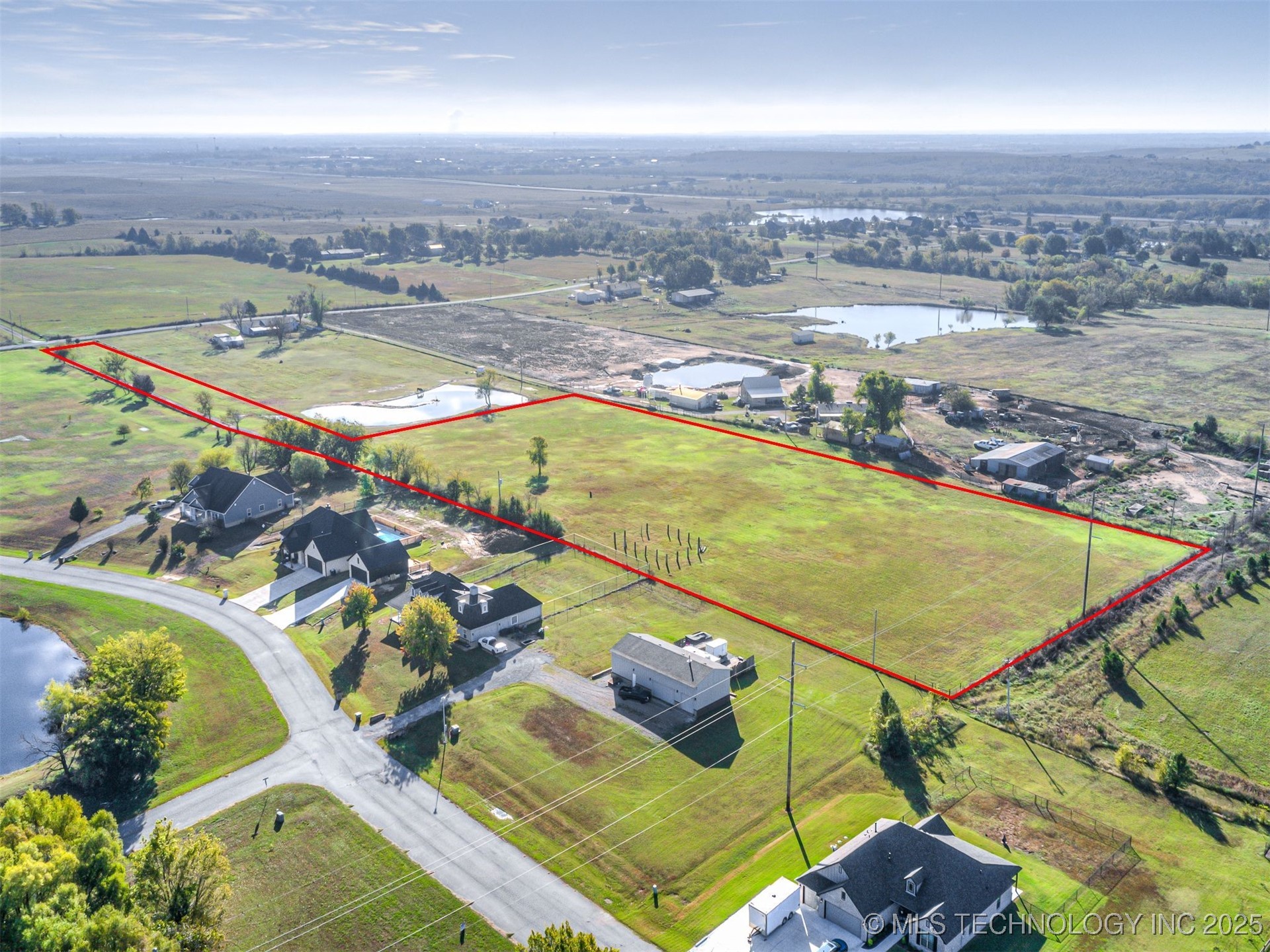 15356 N Lewis Avenue Property Photo 15