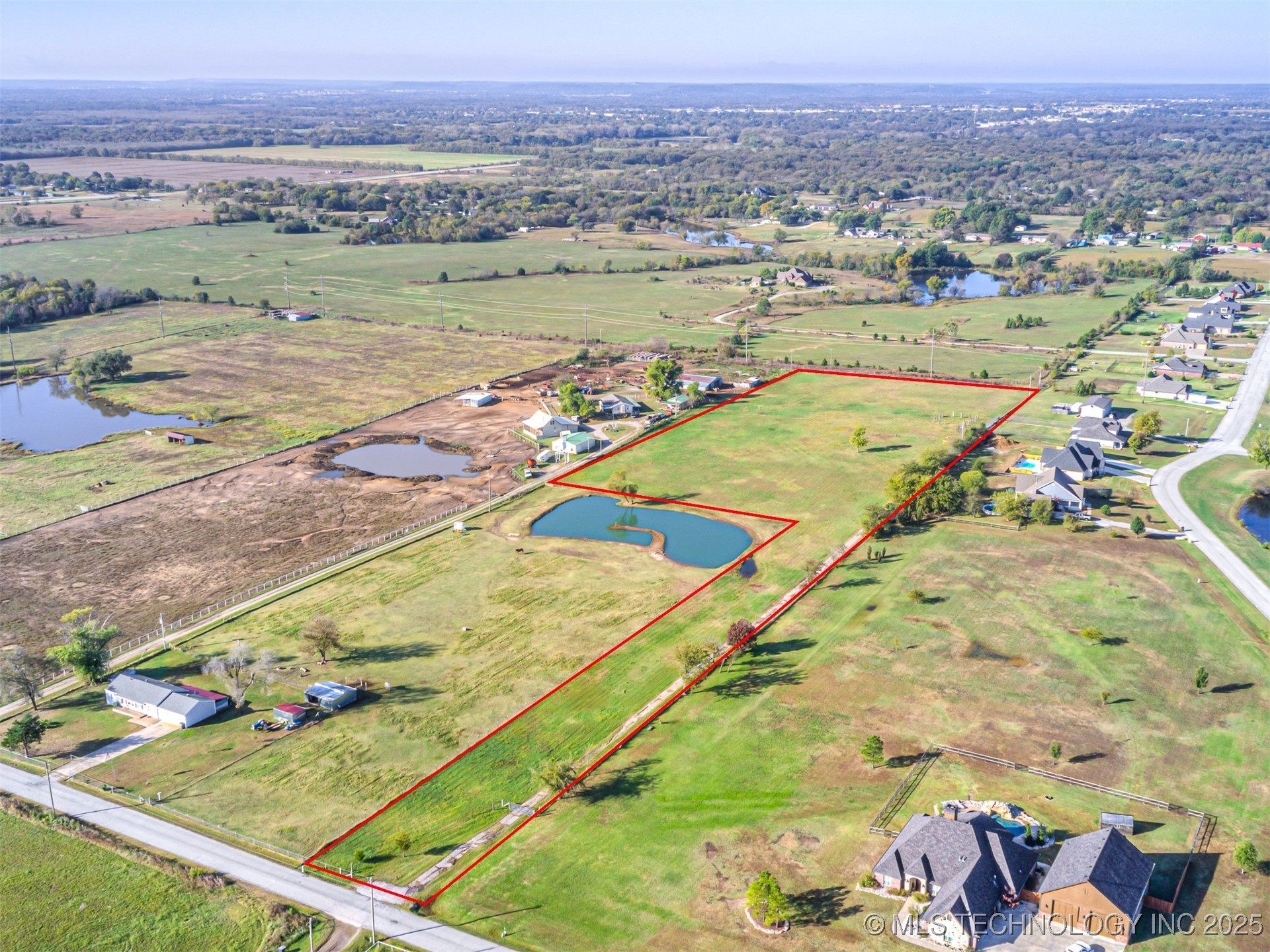 15356 N Lewis Avenue Property Photo 17