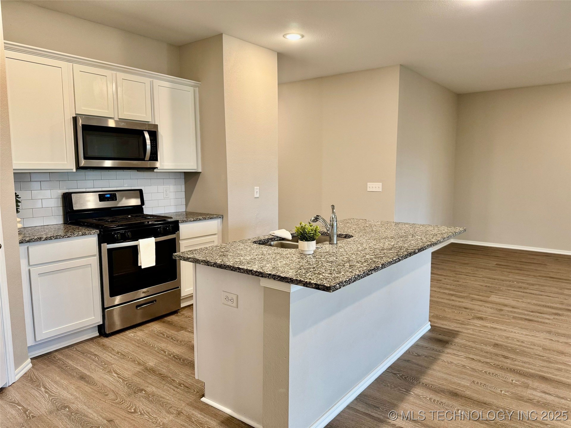 11352 E 281st East Place Property Photo 4