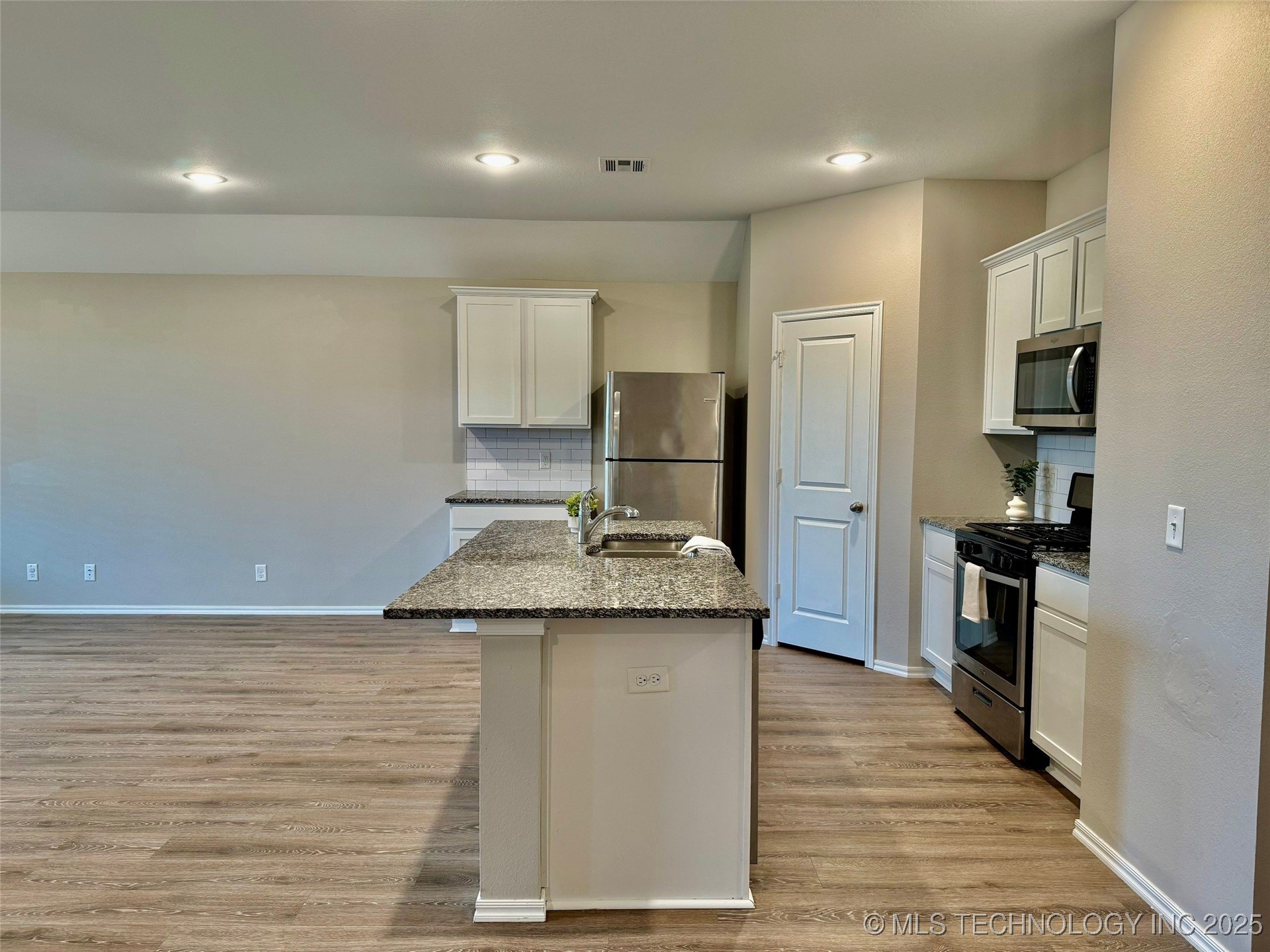 11352 E 281st East Place Property Photo 6