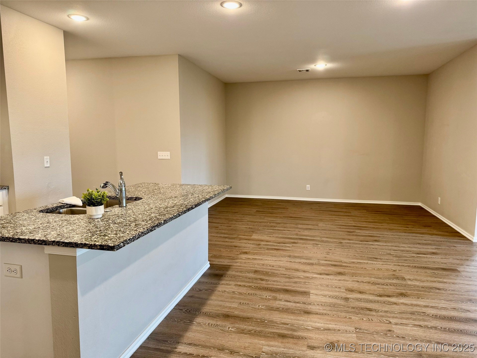 11352 E 281st East Place Property Photo 8