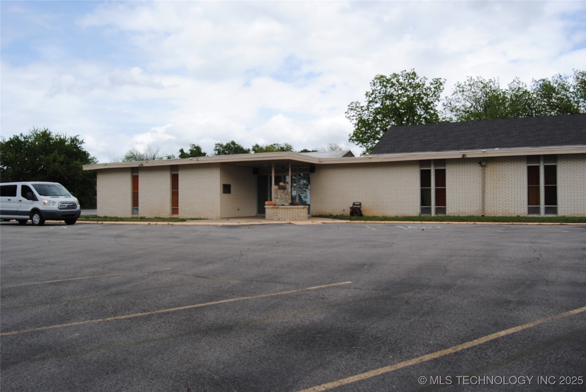 1930 Arlington Street Property Photo 6