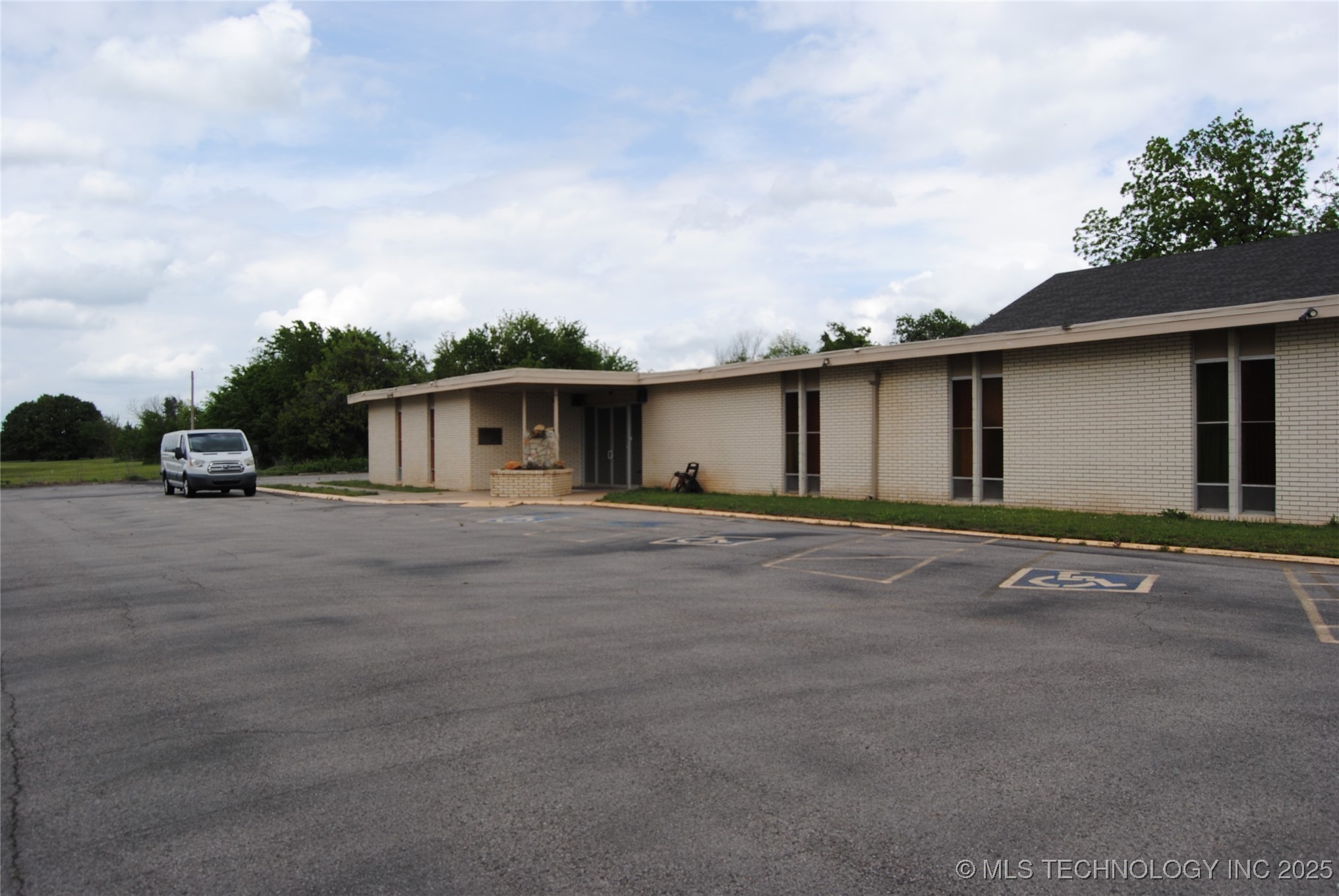 1930 Arlington Street Property Photo 8