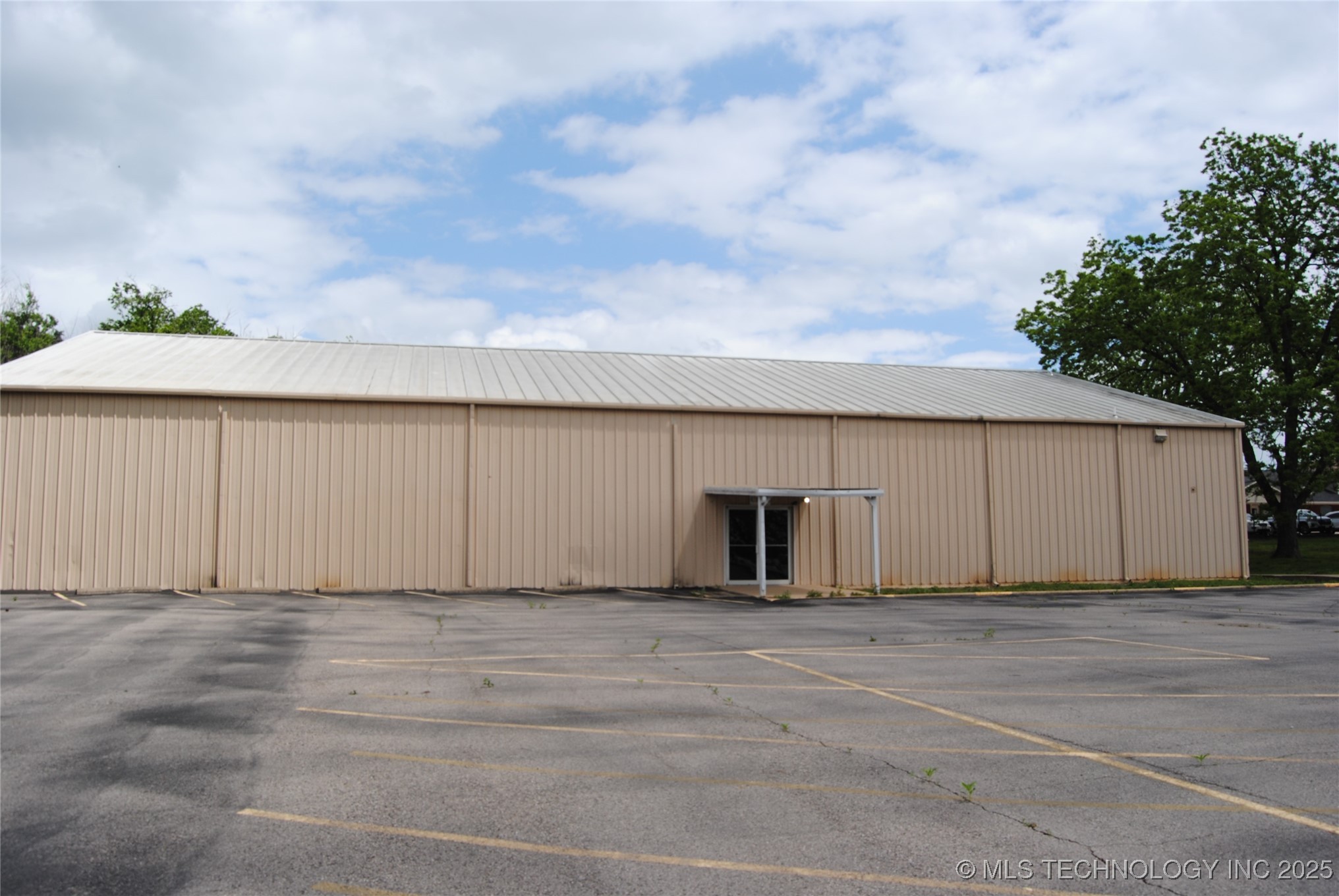 1930 Arlington Street Property Photo 9