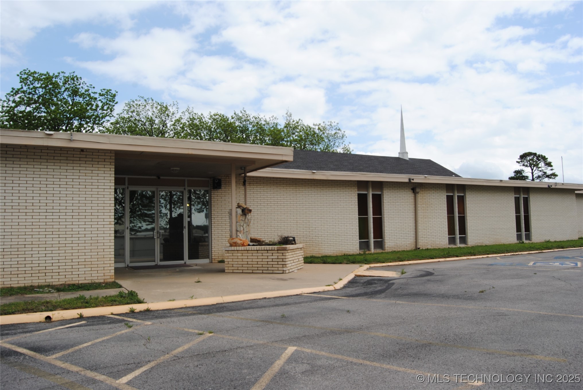 1930 Arlington Street Property Photo 10