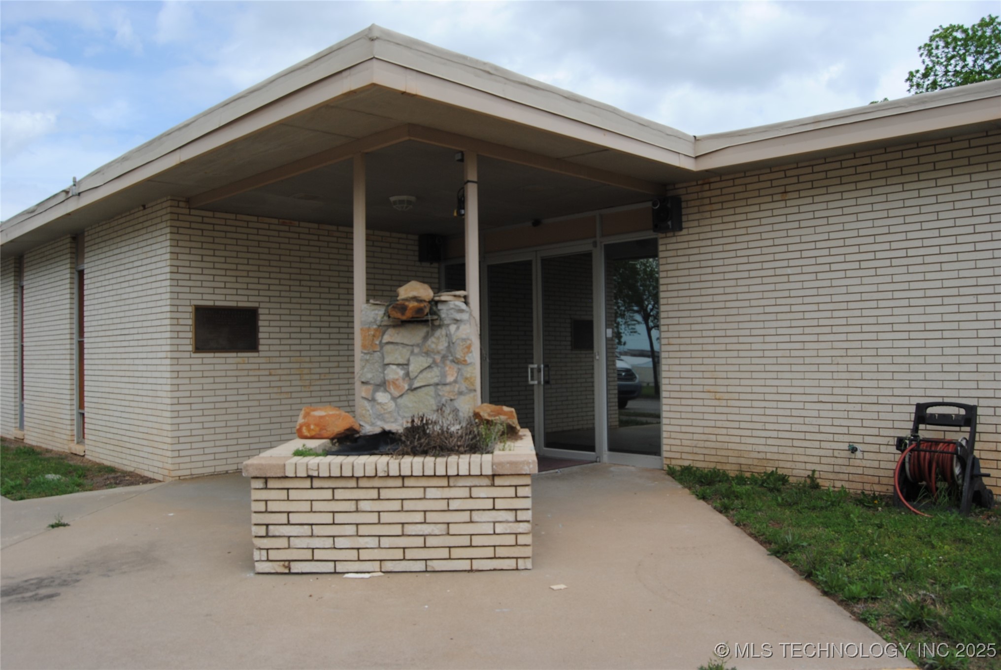 1930 Arlington Street Property Photo 11