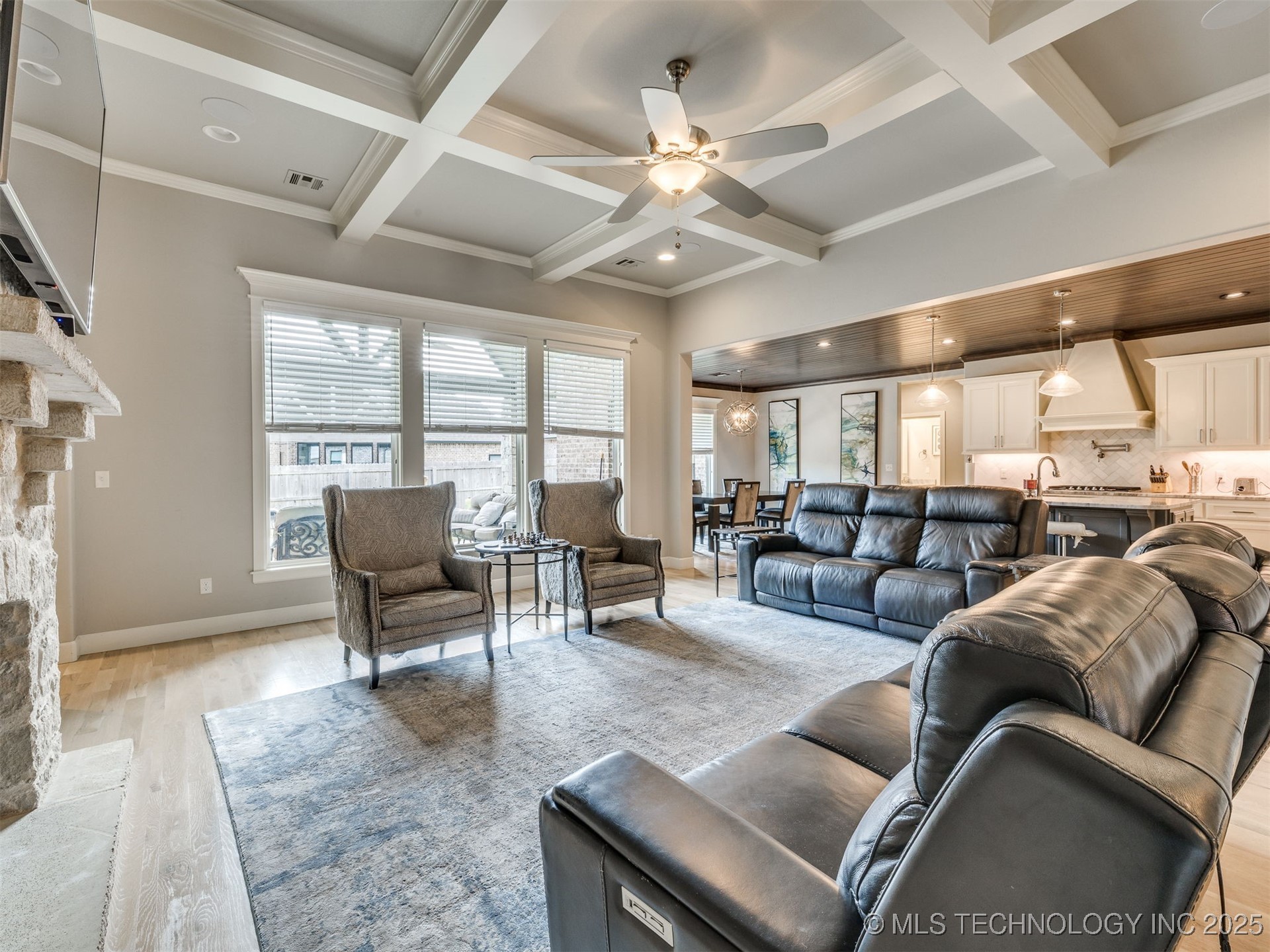 908 W 86th Place S Property Photo 5