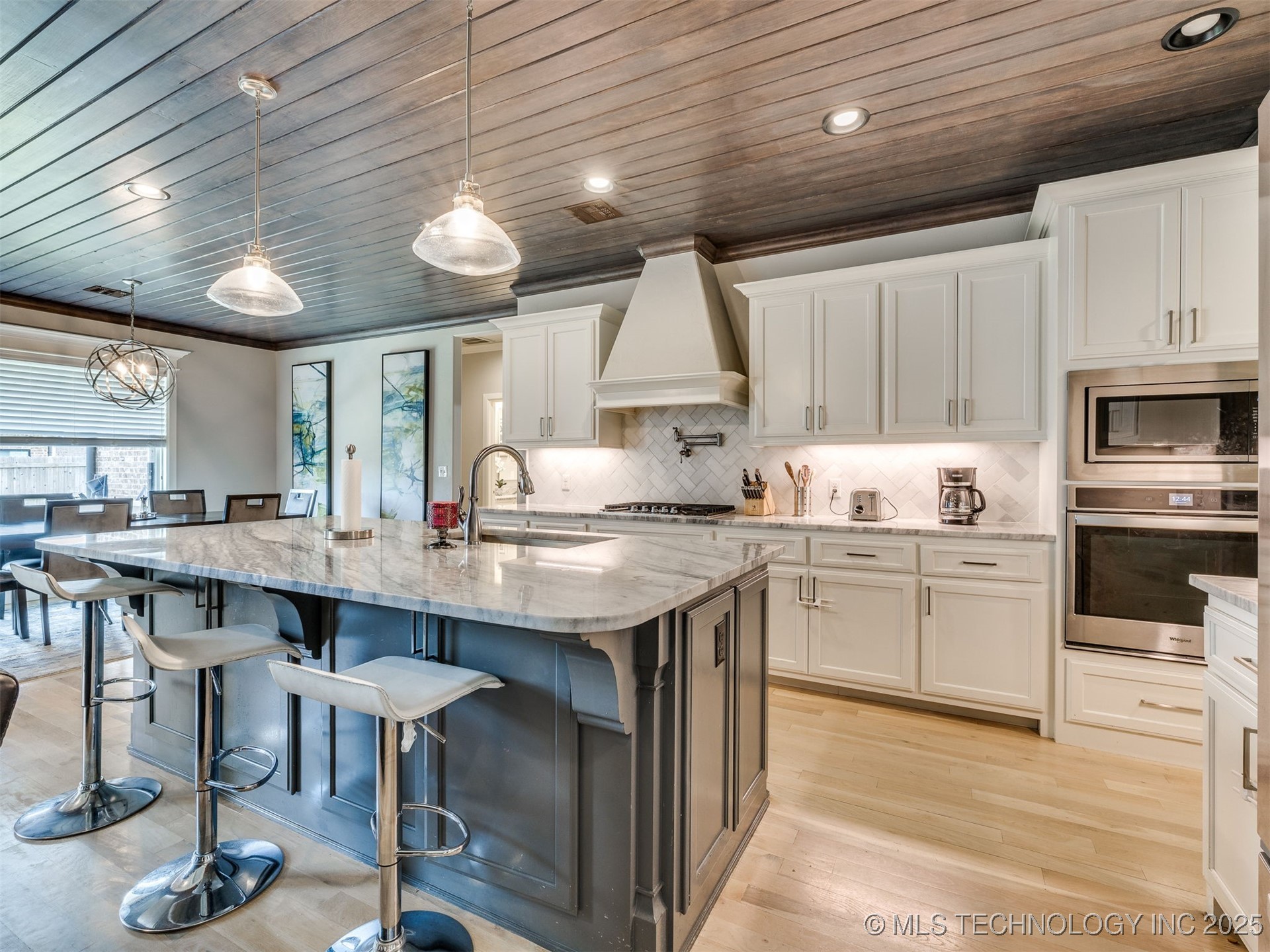 908 W 86th Place S Property Photo 7