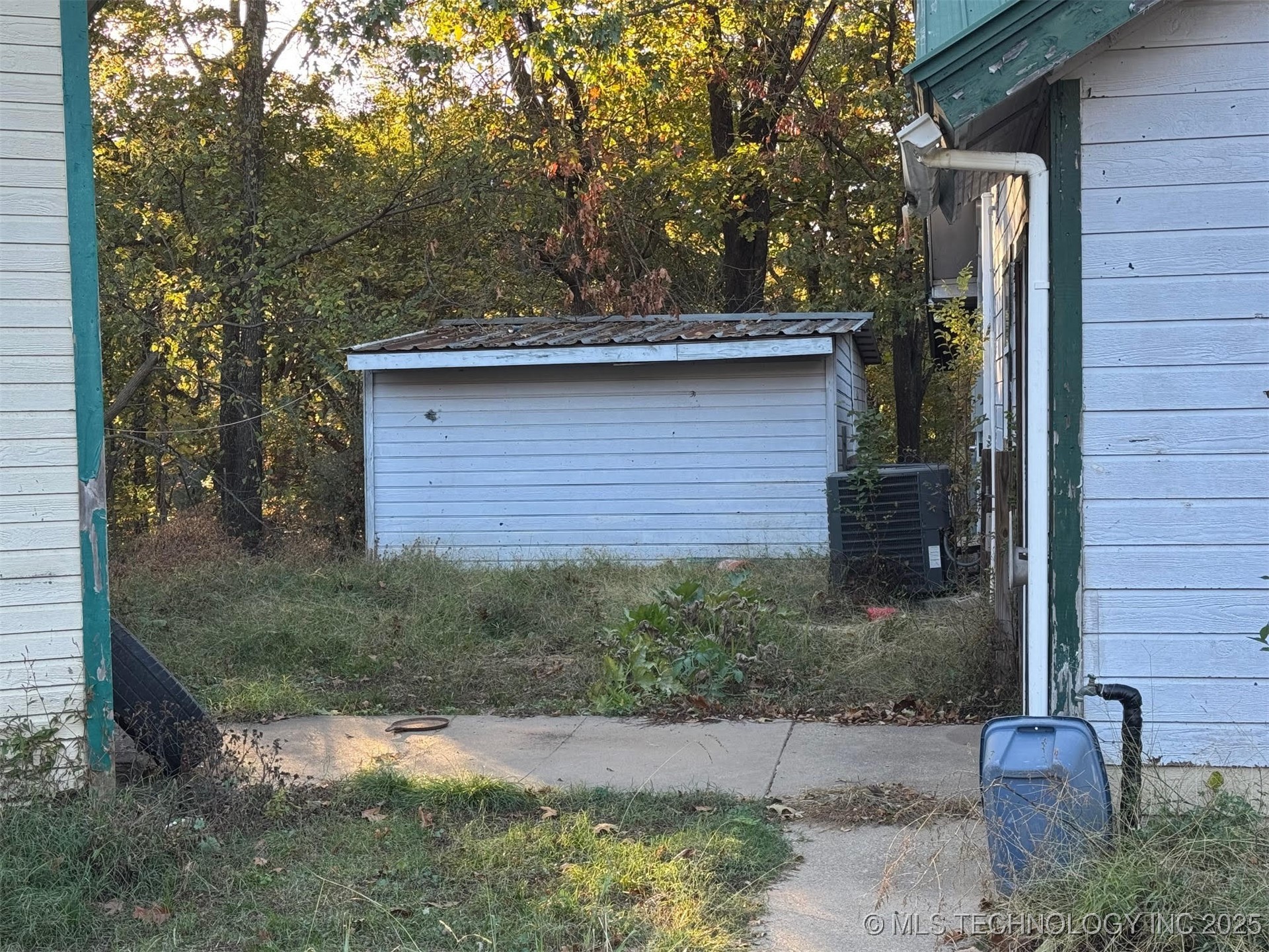 9611 Celia Berryhill Road Property Photo 3