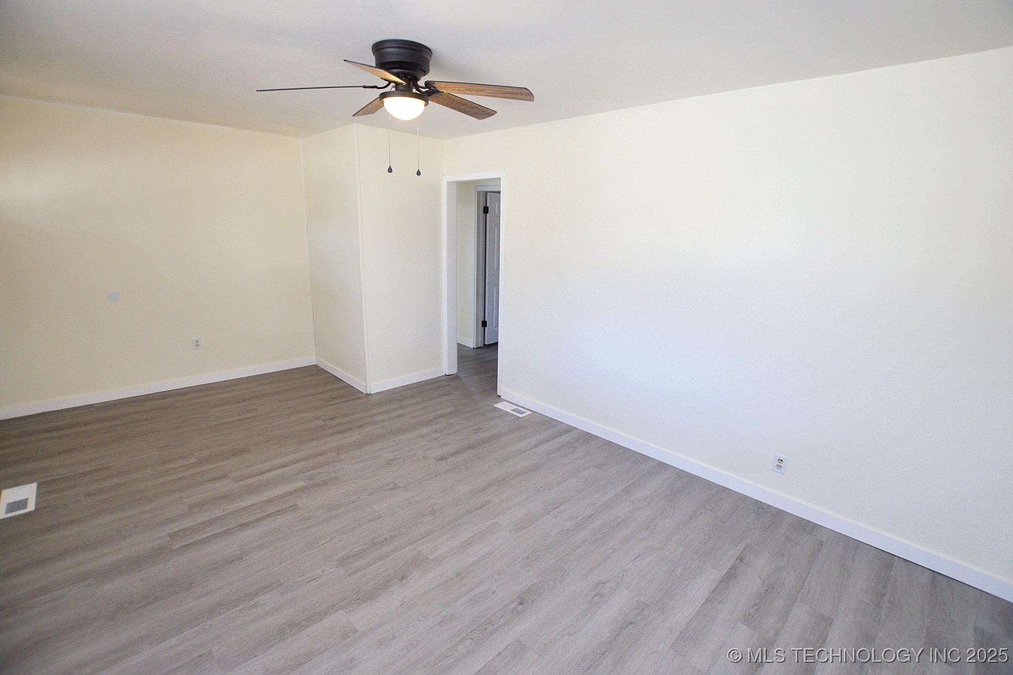 215 S Maple Avenue Property Photo 2