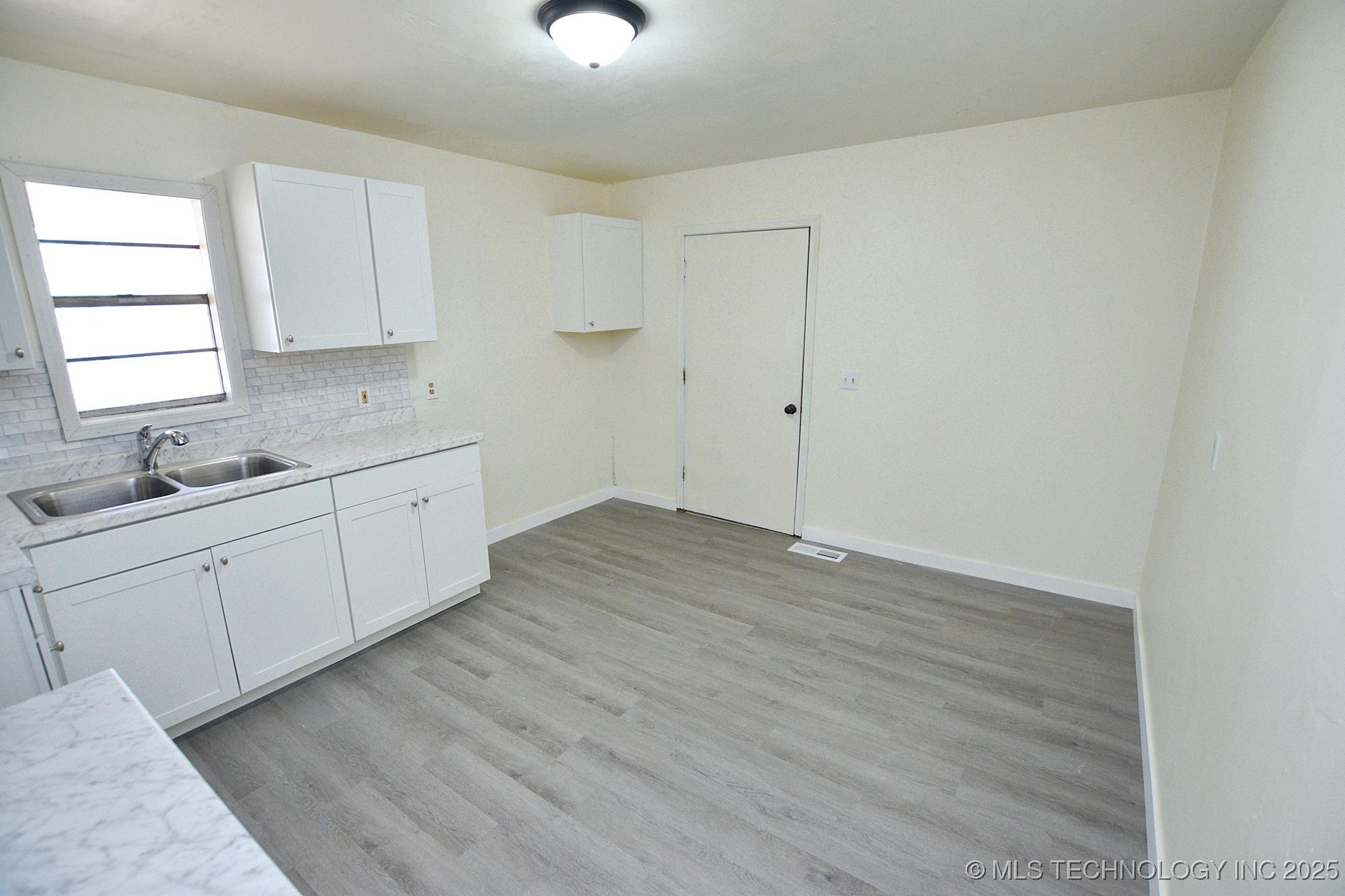 215 S Maple Avenue Property Photo 3