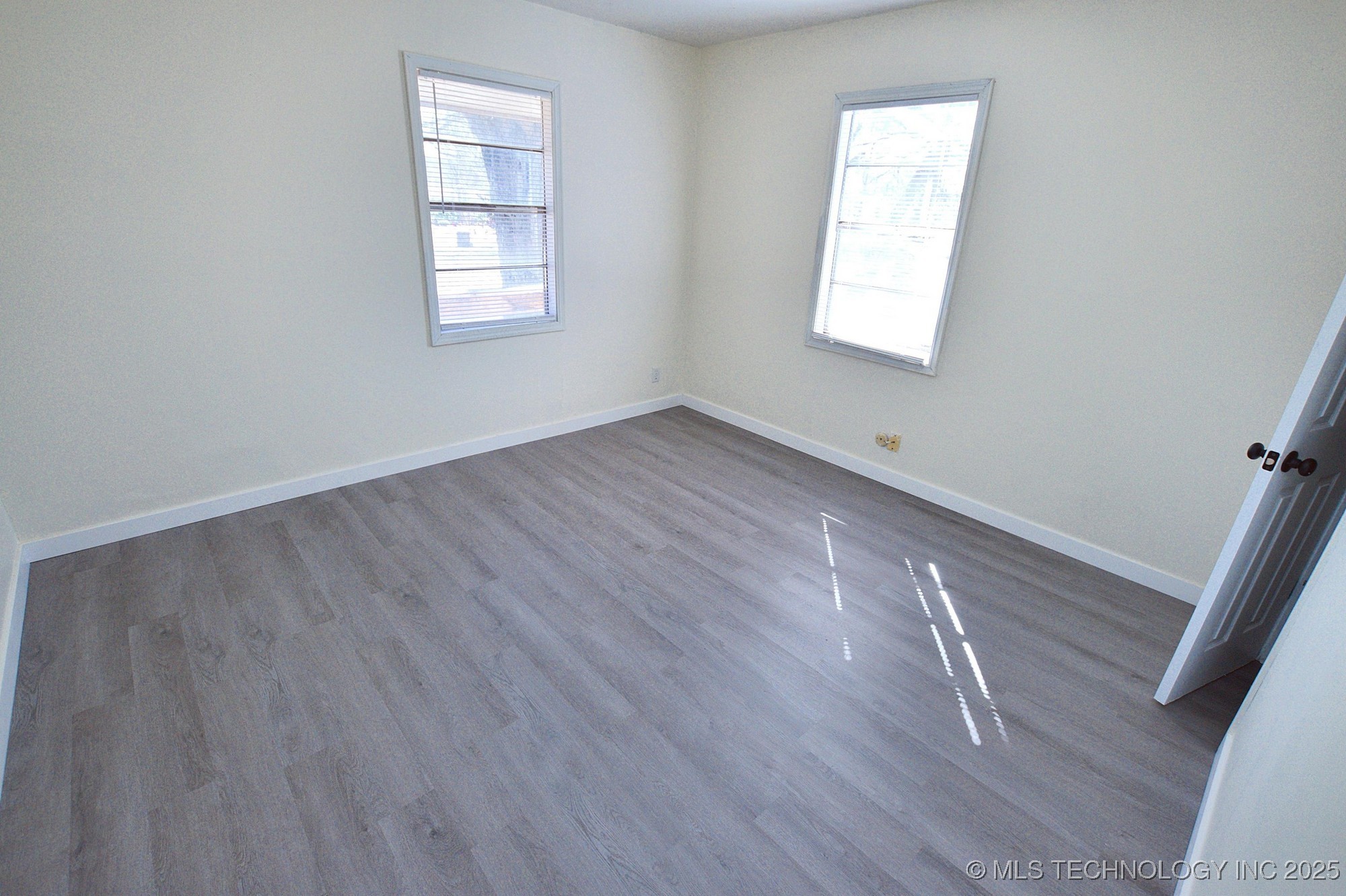 215 S Maple Avenue Property Photo 6