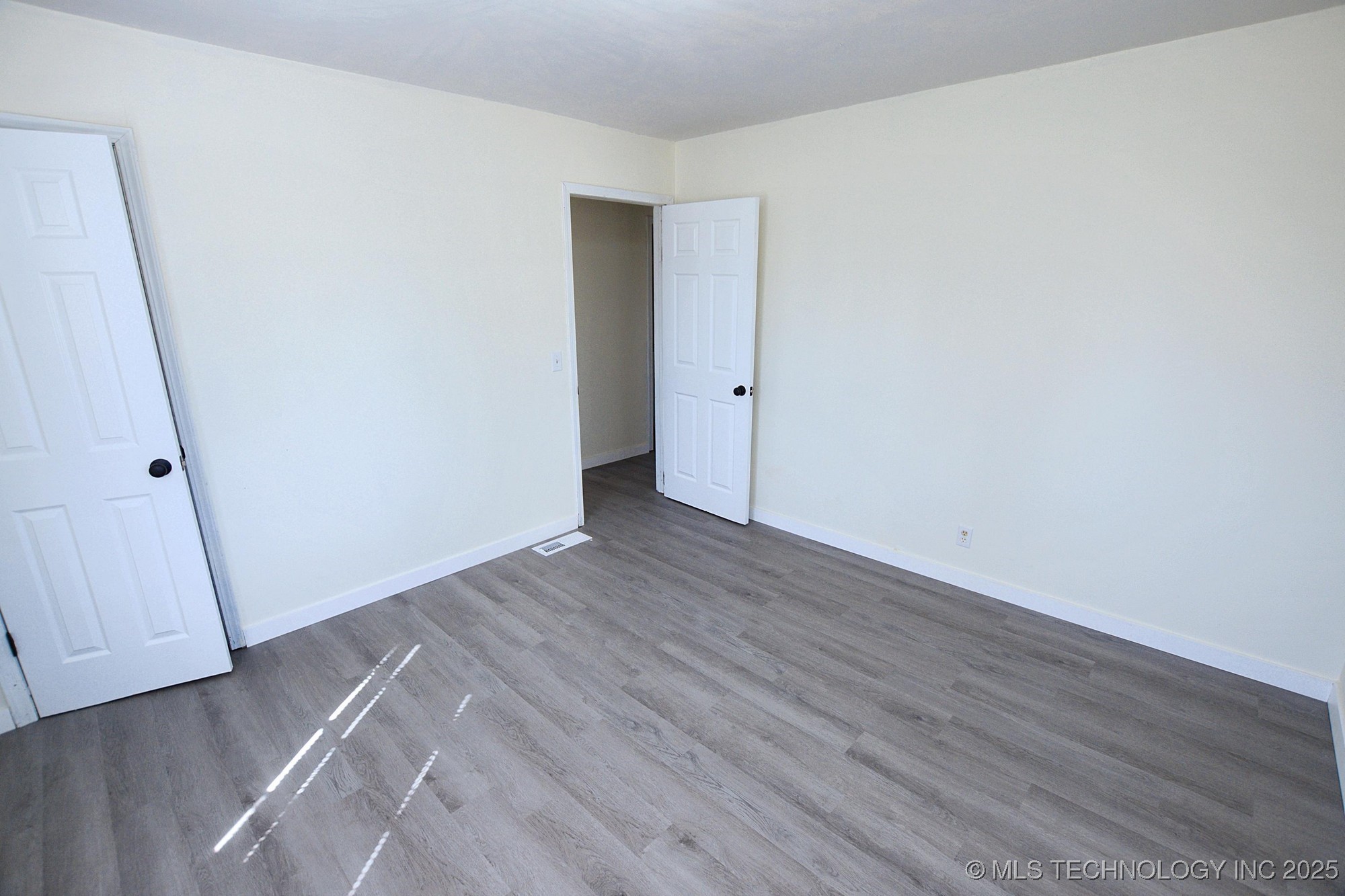 215 S Maple Avenue Property Photo 7