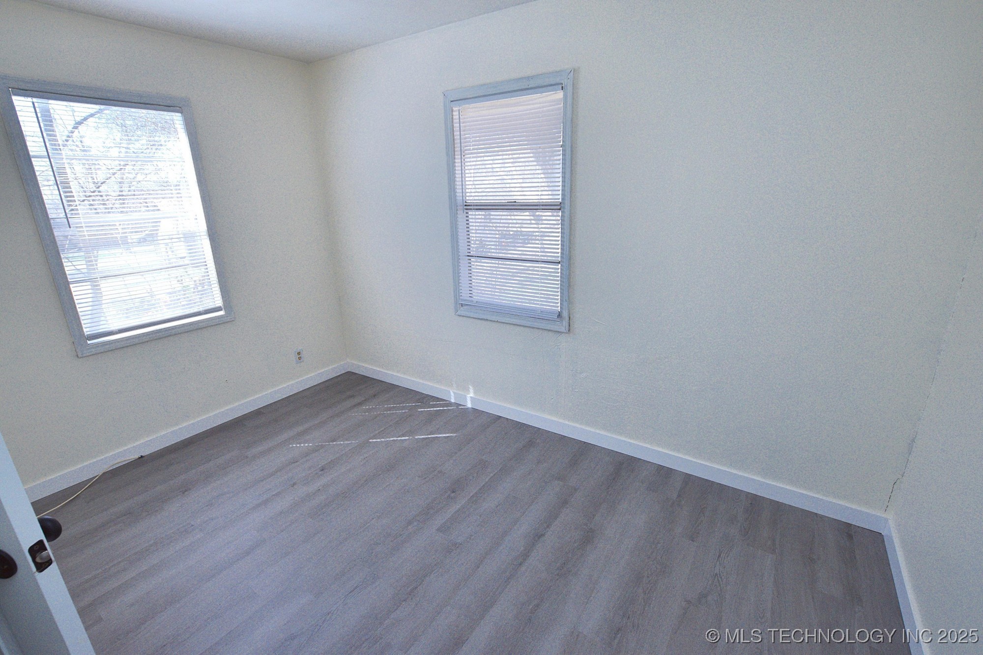 215 S Maple Avenue Property Photo 8