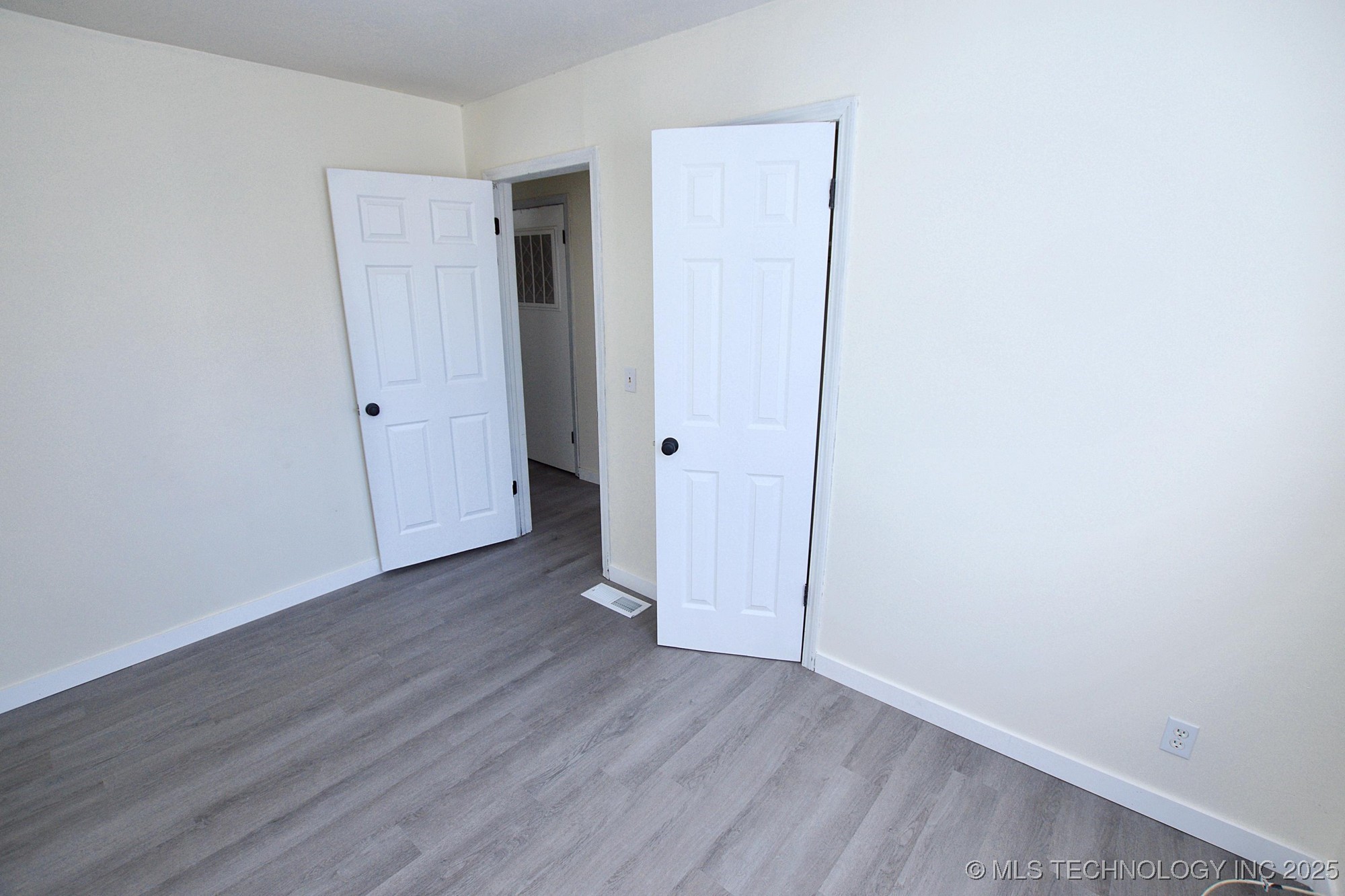 215 S Maple Avenue Property Photo 9