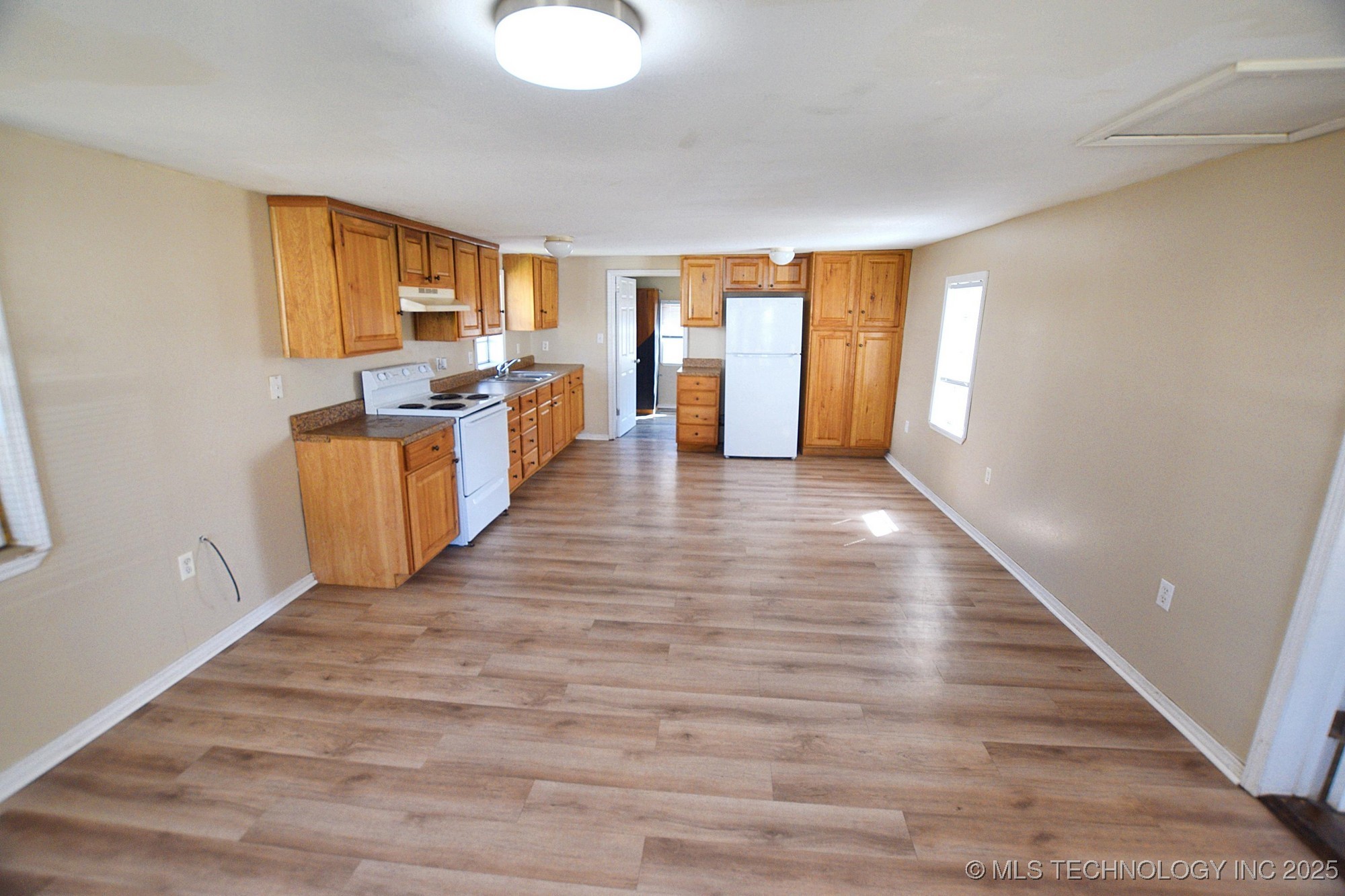 215 S Maple Avenue Property Photo 11