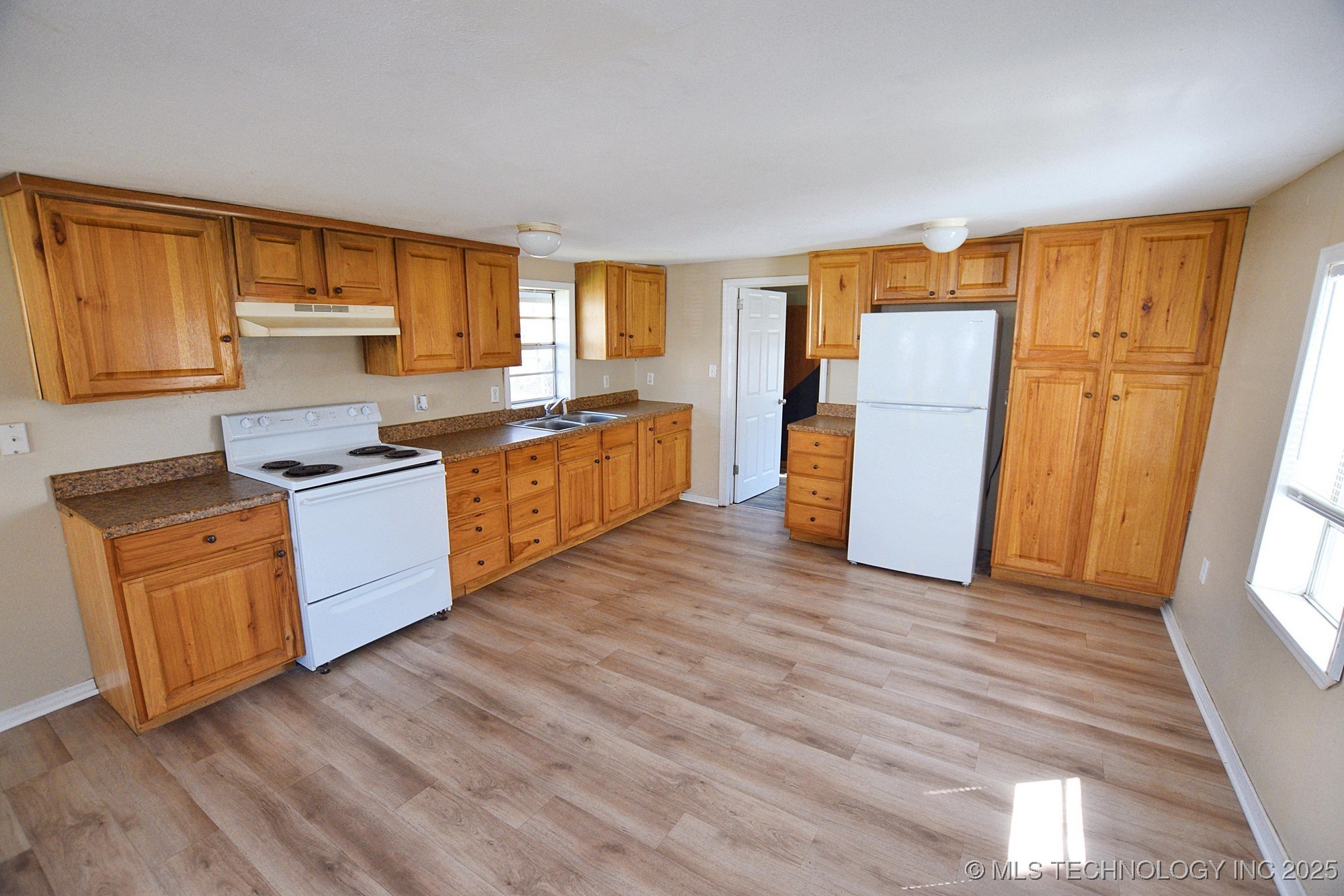 215 S Maple Avenue Property Photo 13