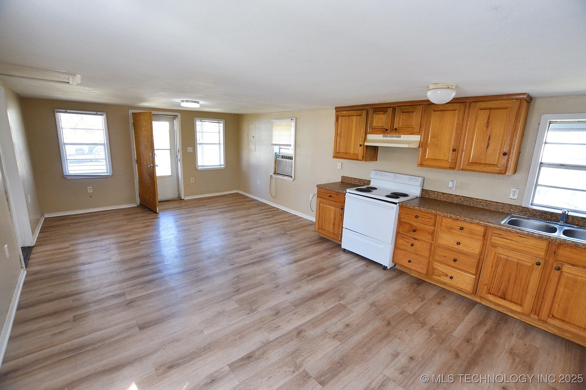 215 S Maple Avenue Property Photo 14