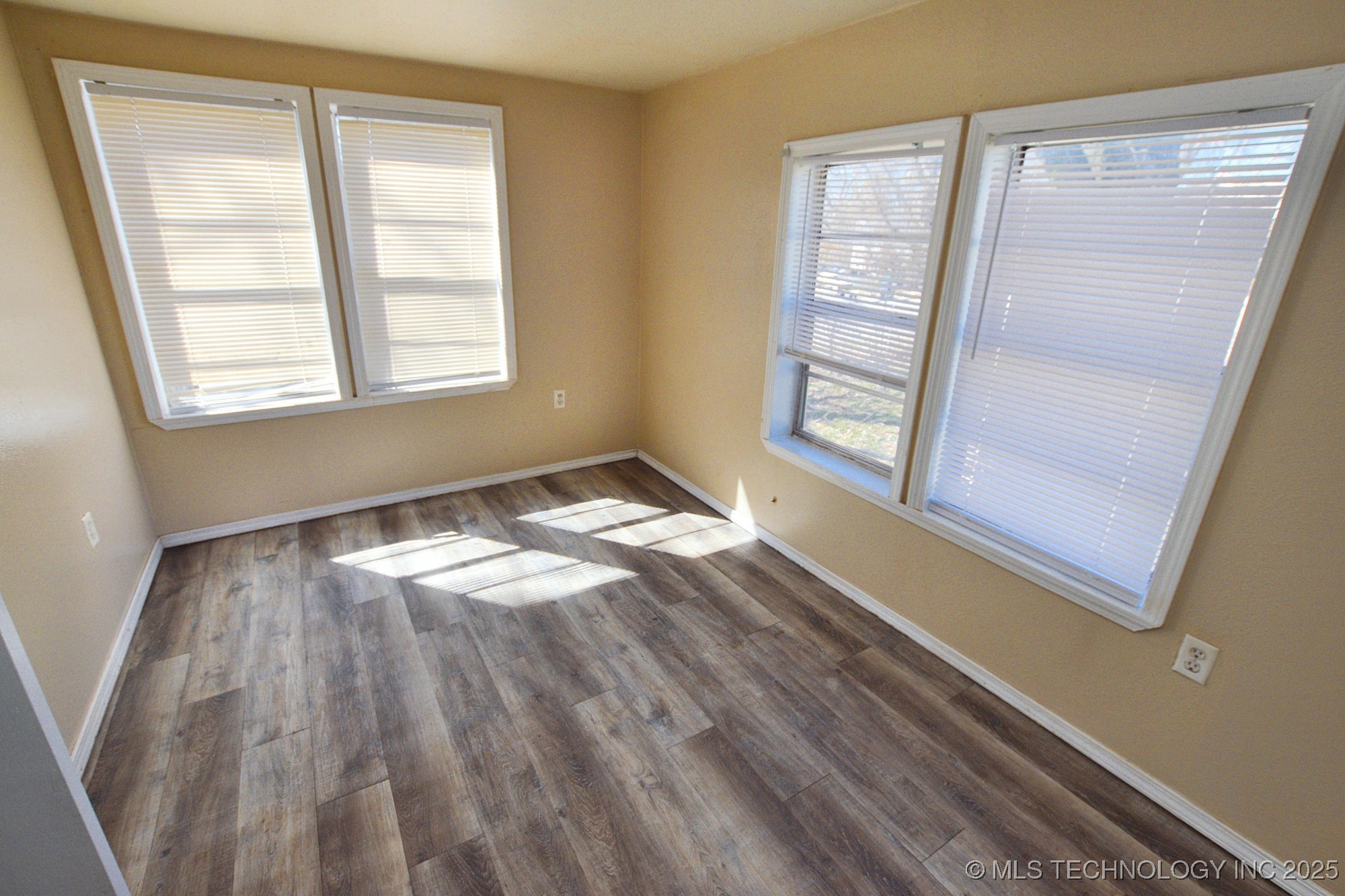 215 S Maple Avenue Property Photo 15