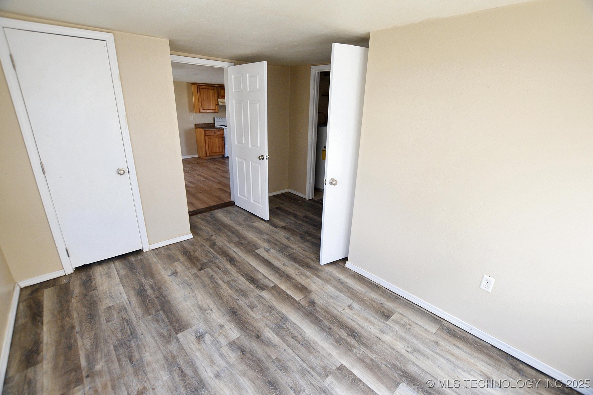 215 S Maple Avenue Property Photo 18