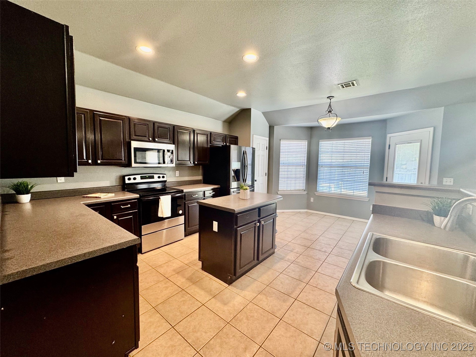 4425 S 199th East Avenue Property Photo 10