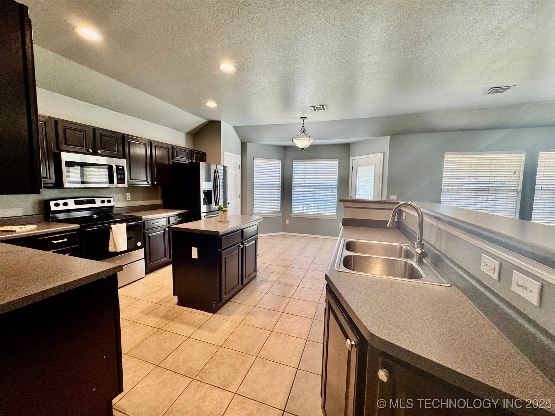 4425 S 199th East Avenue Property Photo 12