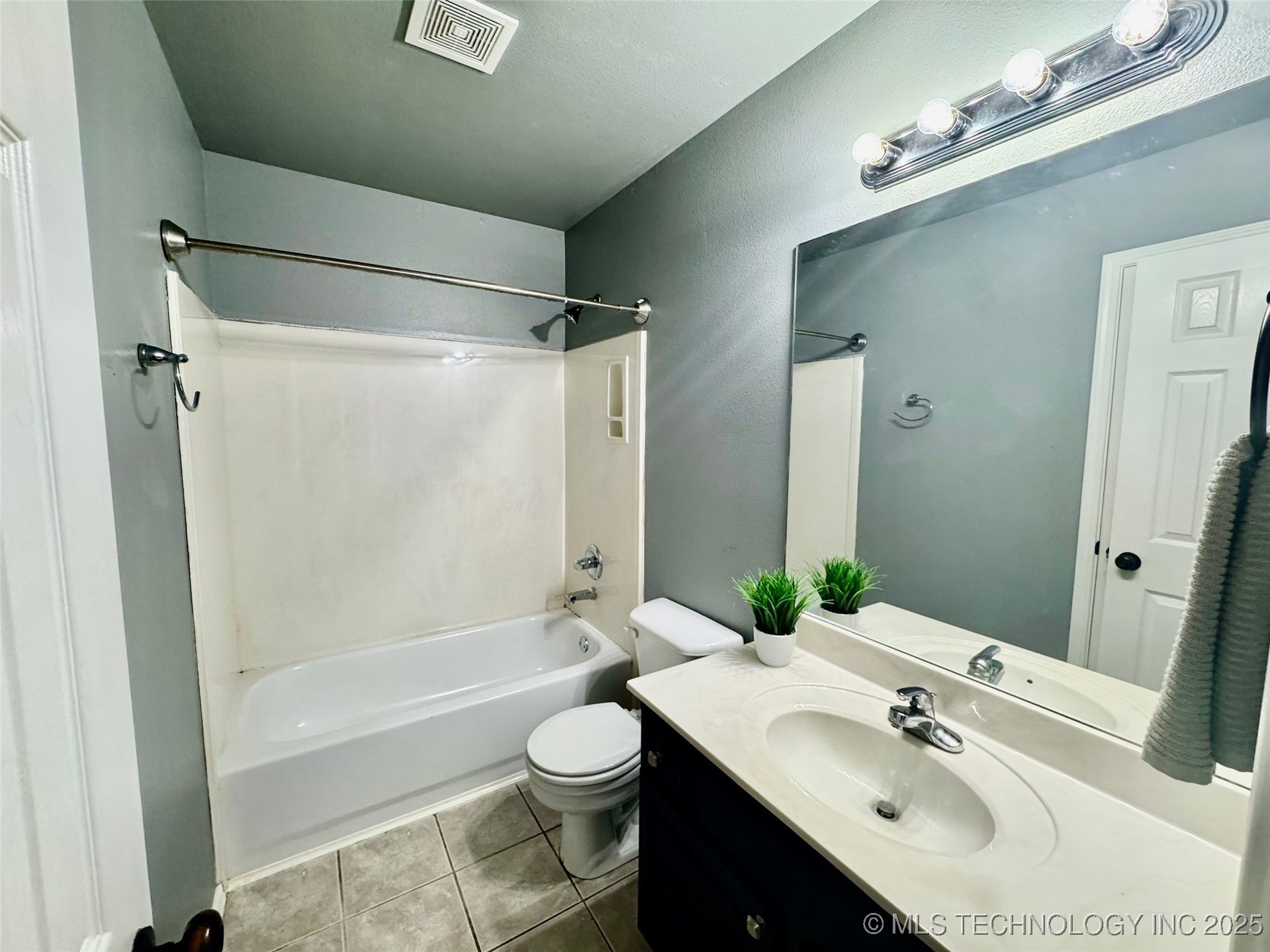 4425 S 199th East Avenue Property Photo 39