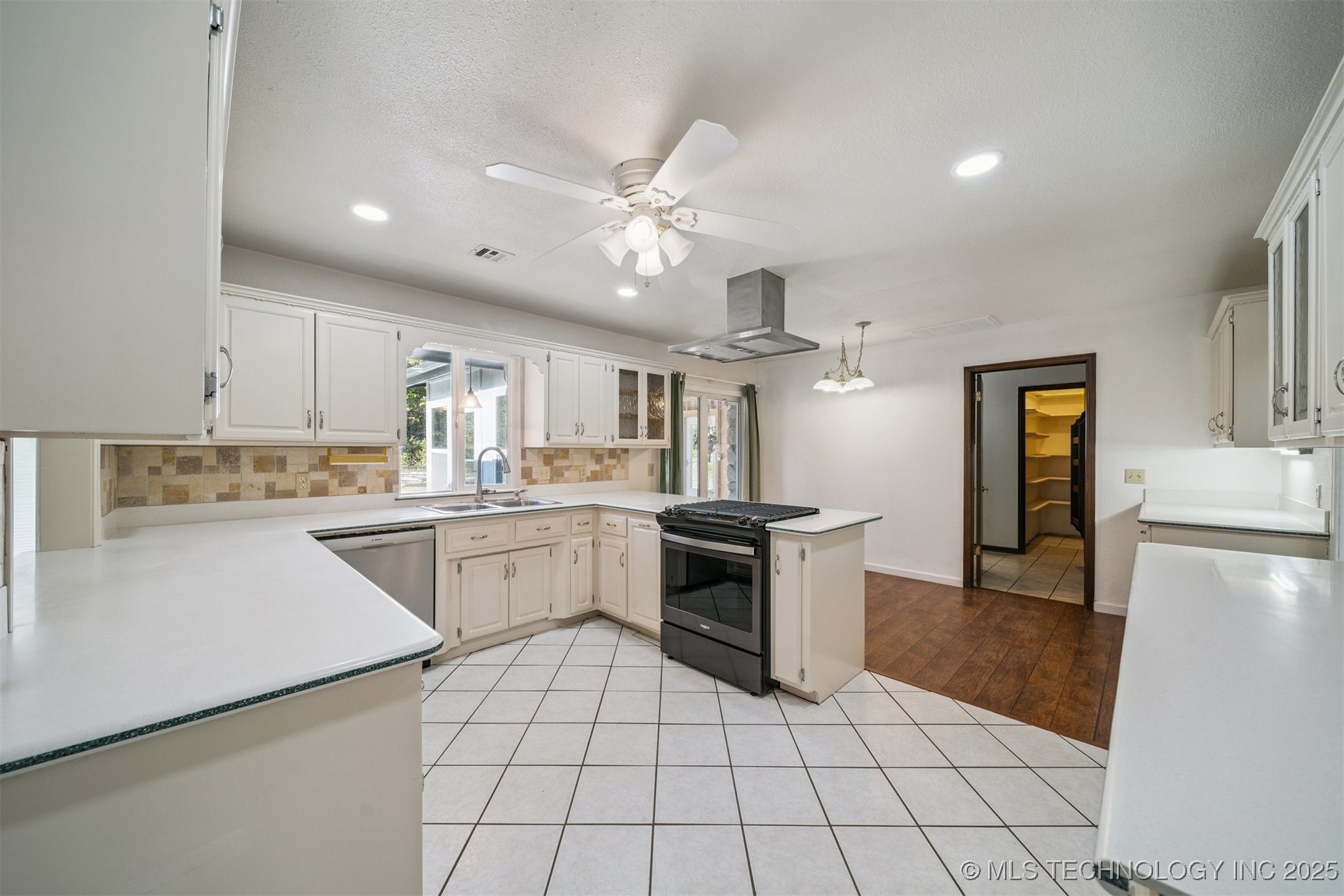 21780 E 66th Circle S Property Photo 18