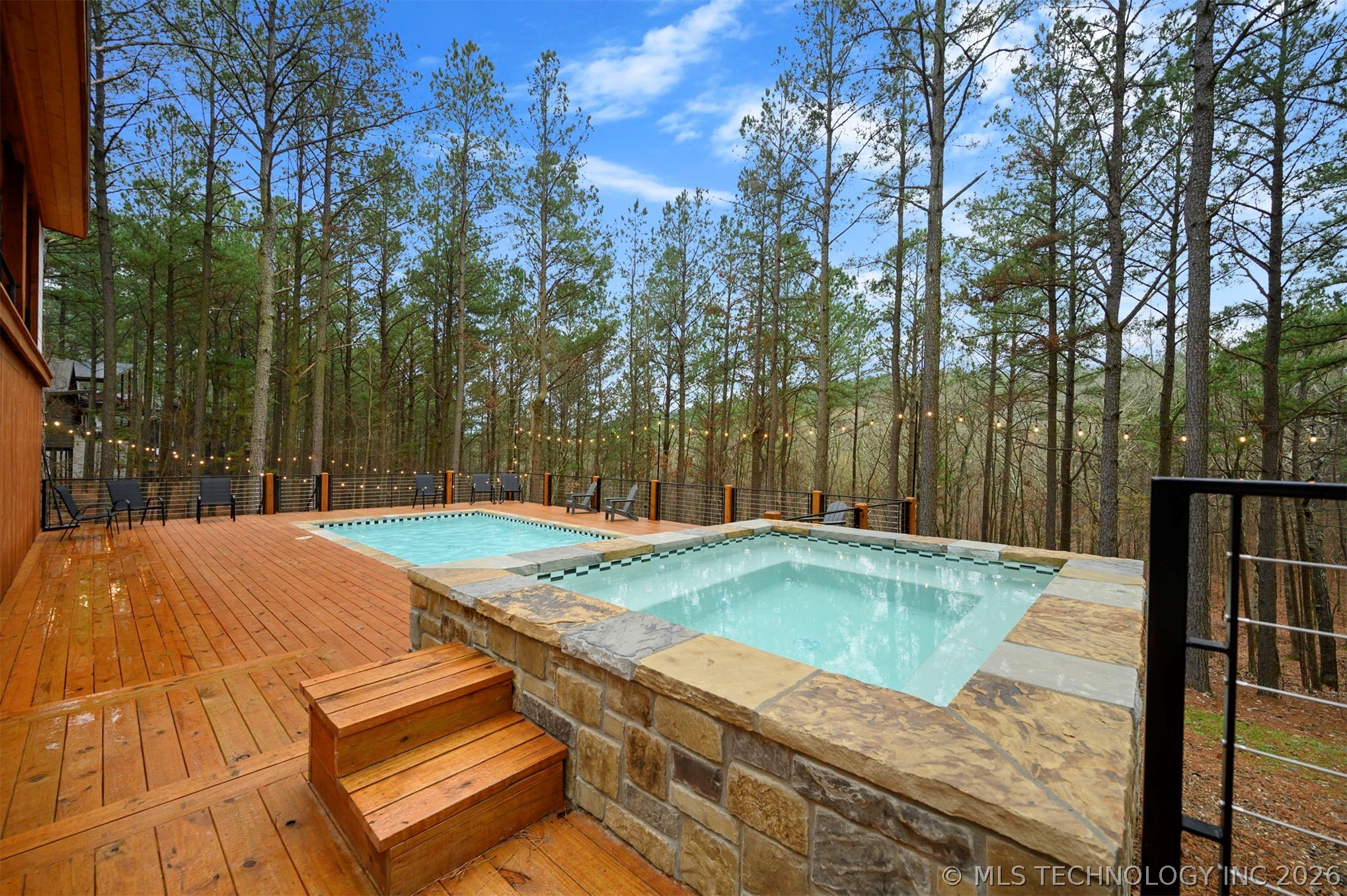 2057 Pine Hills Property Photo 2