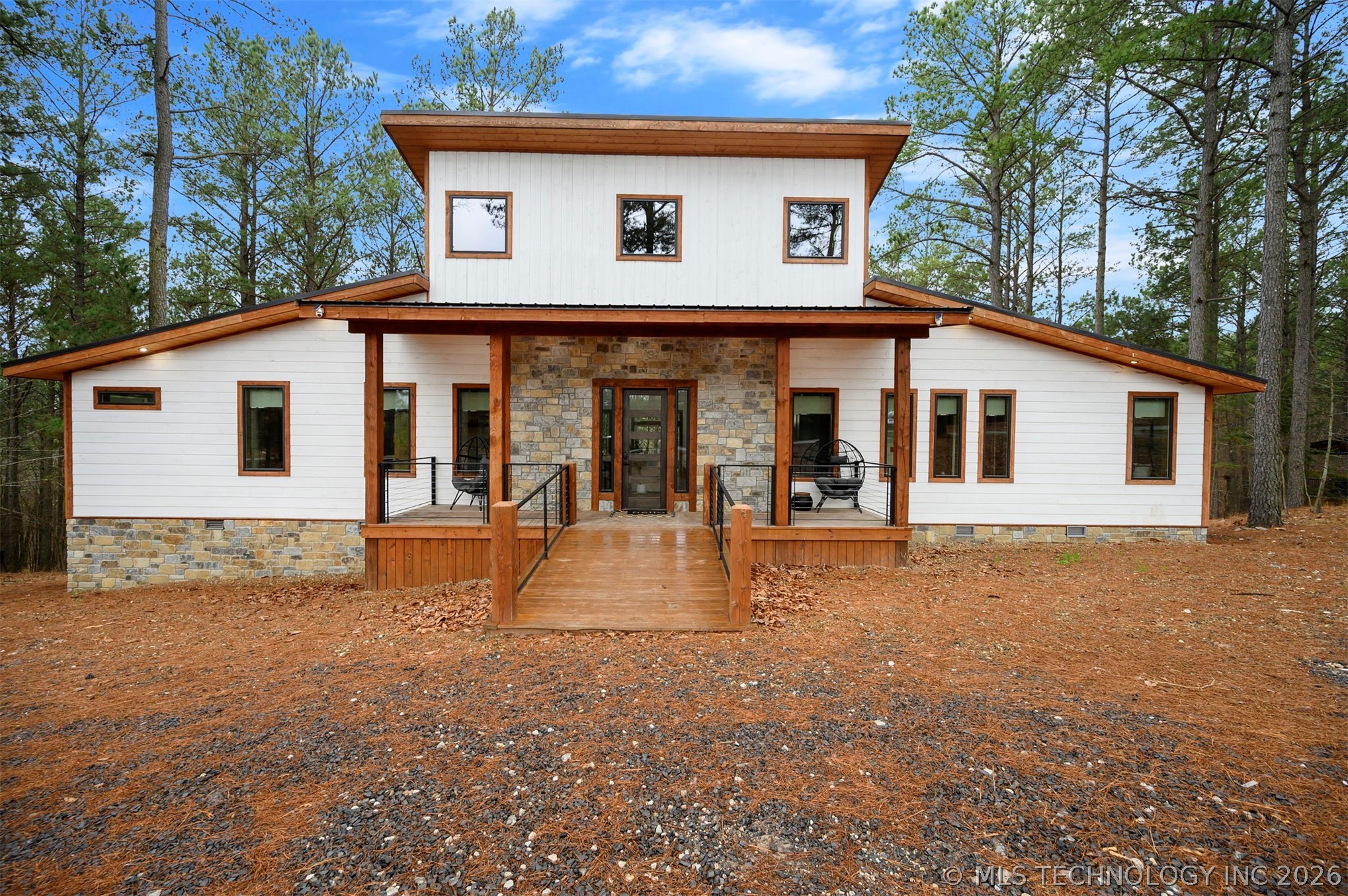 2057 Pine Hills Property Photo 8